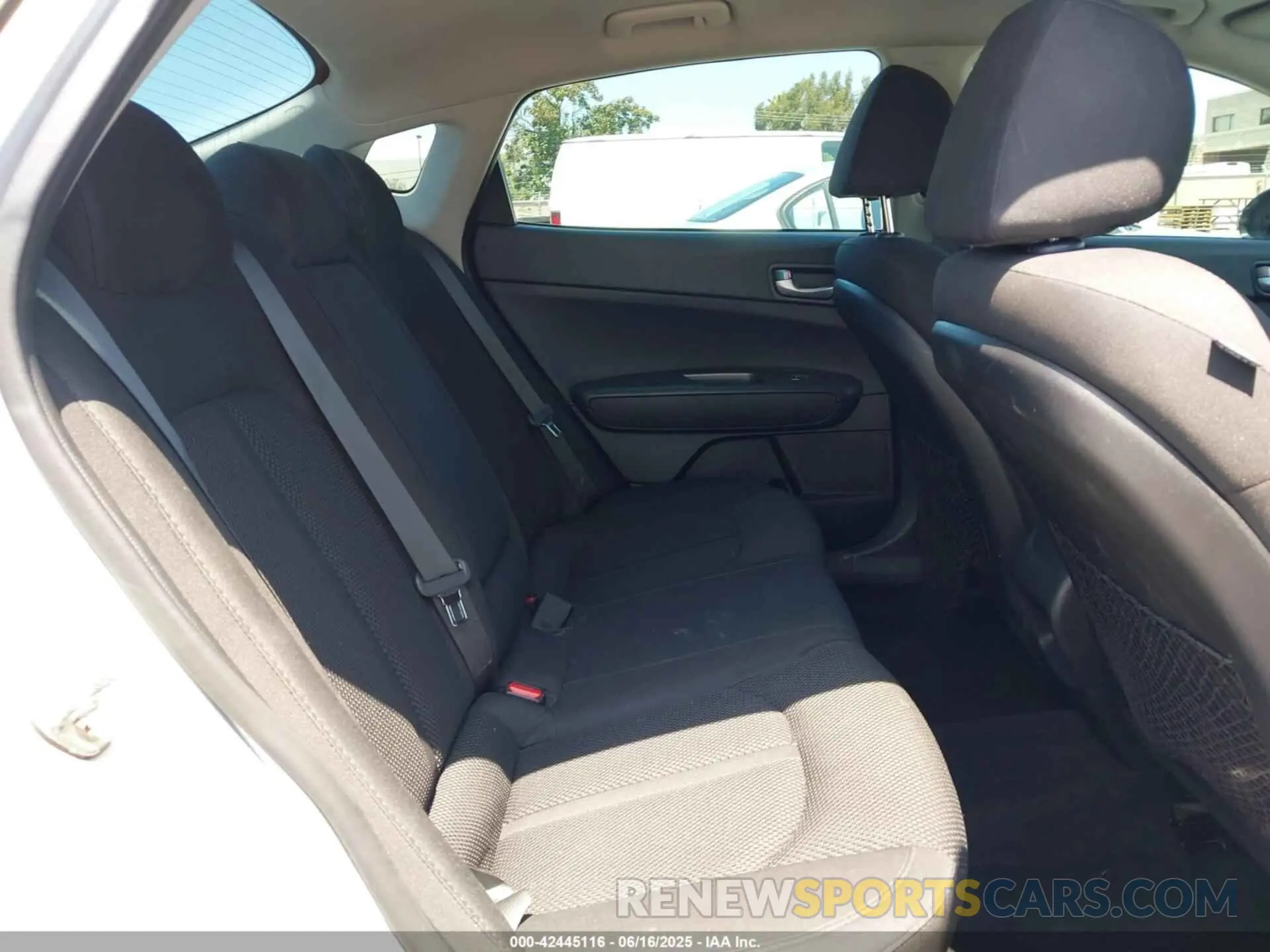 8 fotografías del automóvil dañado 5XXGT4L34KG340899 KIA OPTIMA 2019