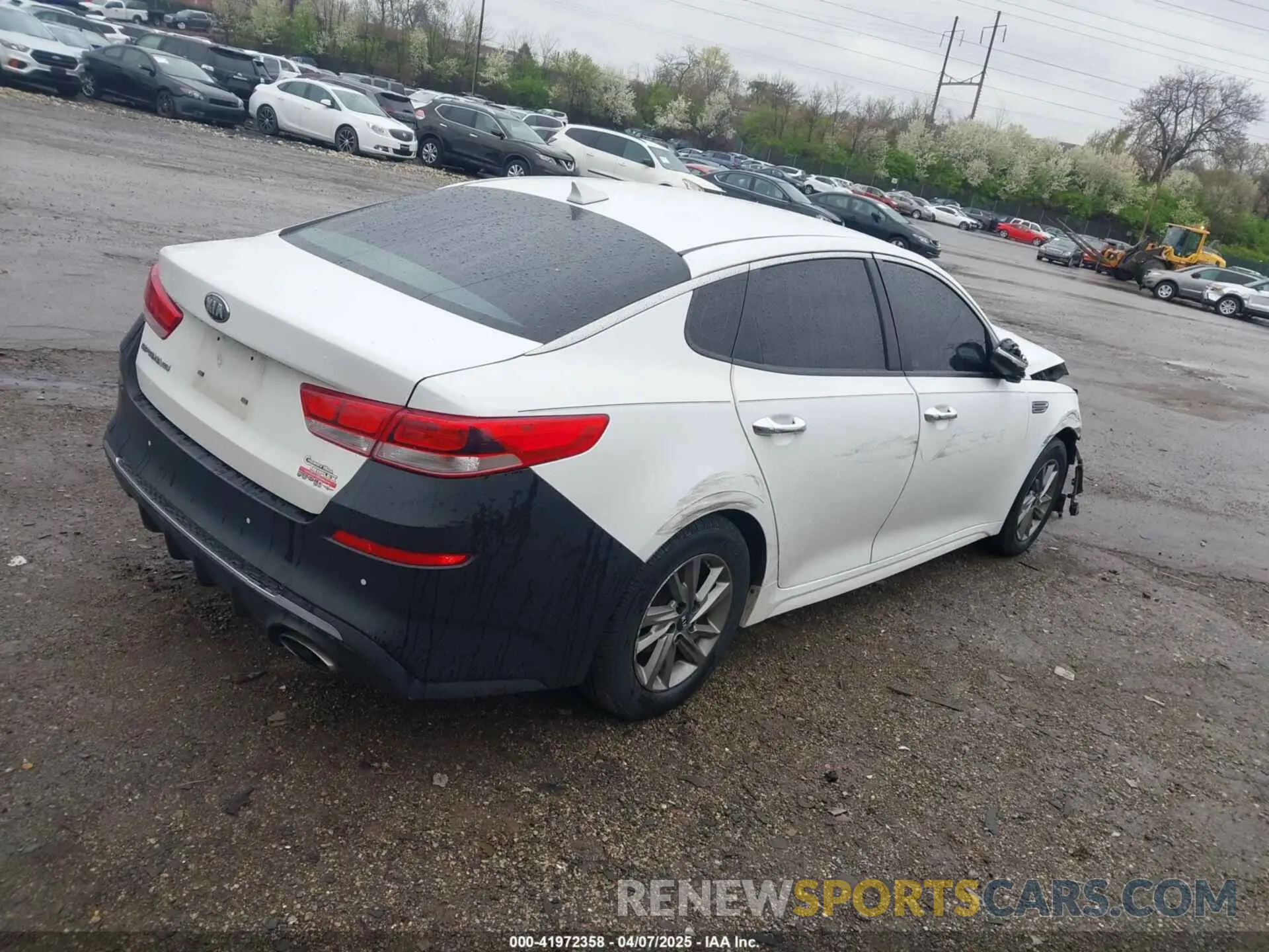 4 fotografías del automóvil dañado 5XXGT4L34KG343284 KIA OPTIMA 2019