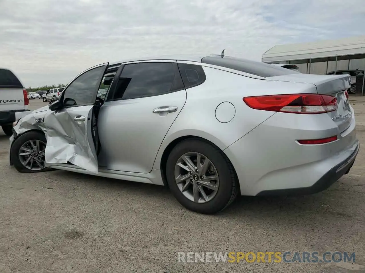 2 fotografías del automóvil dañado 5XXGT4L34KG348873 KIA OPTIMA 2019