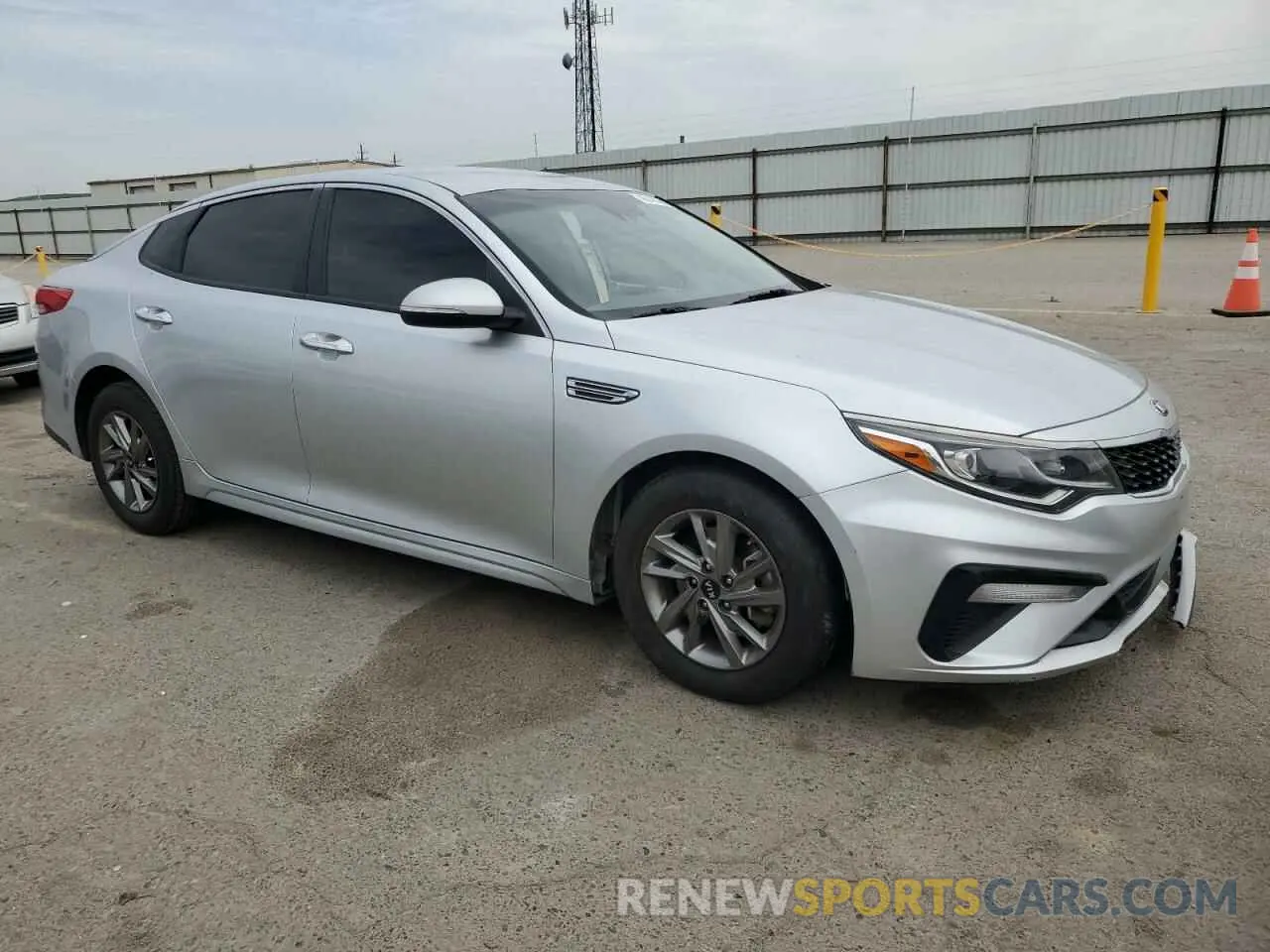 4 fotografías del automóvil dañado 5XXGT4L34KG348873 KIA OPTIMA 2019
