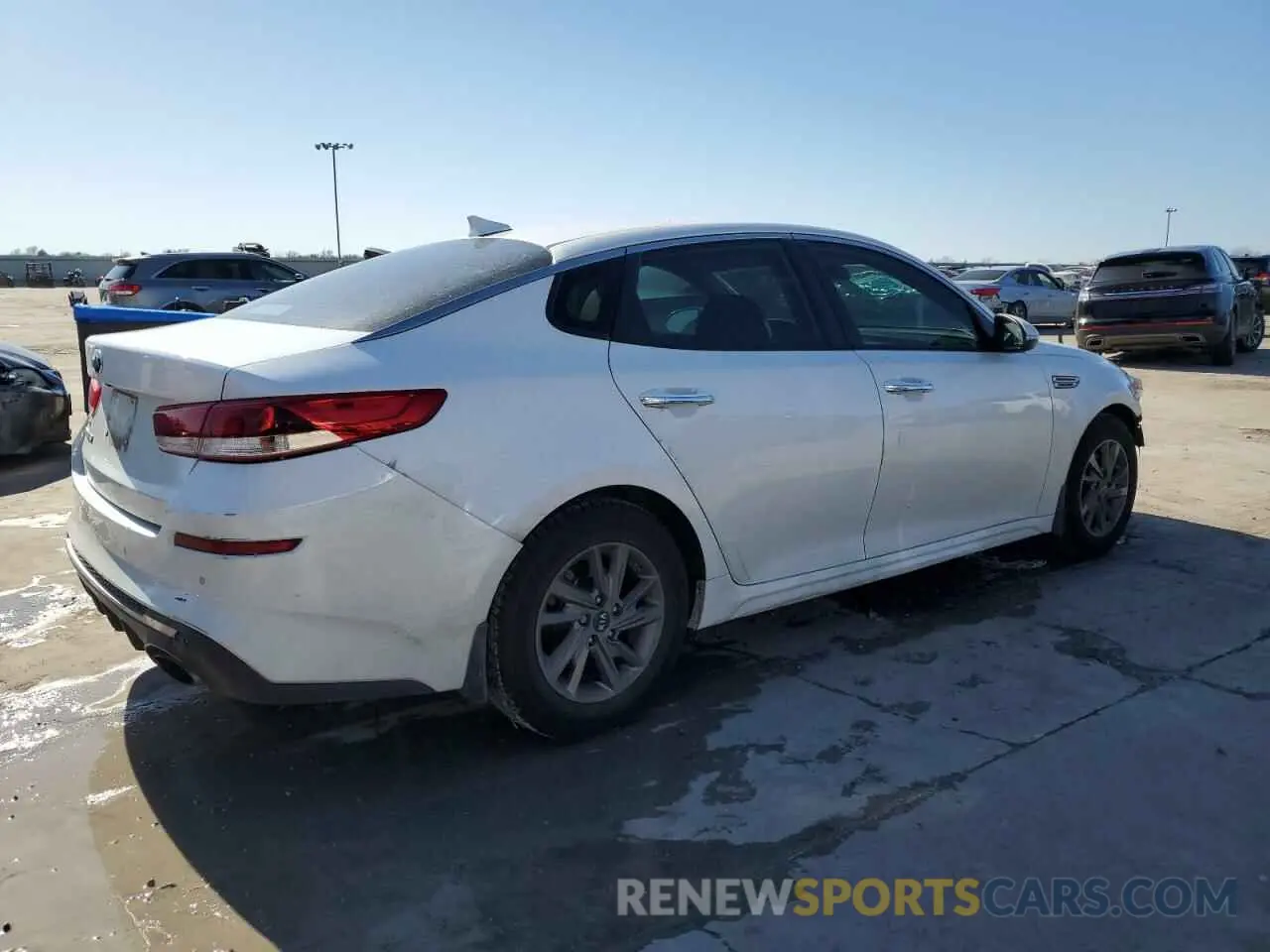 3 fotografías del automóvil dañado 5XXGT4L34KG363907 KIA OPTIMA 2019