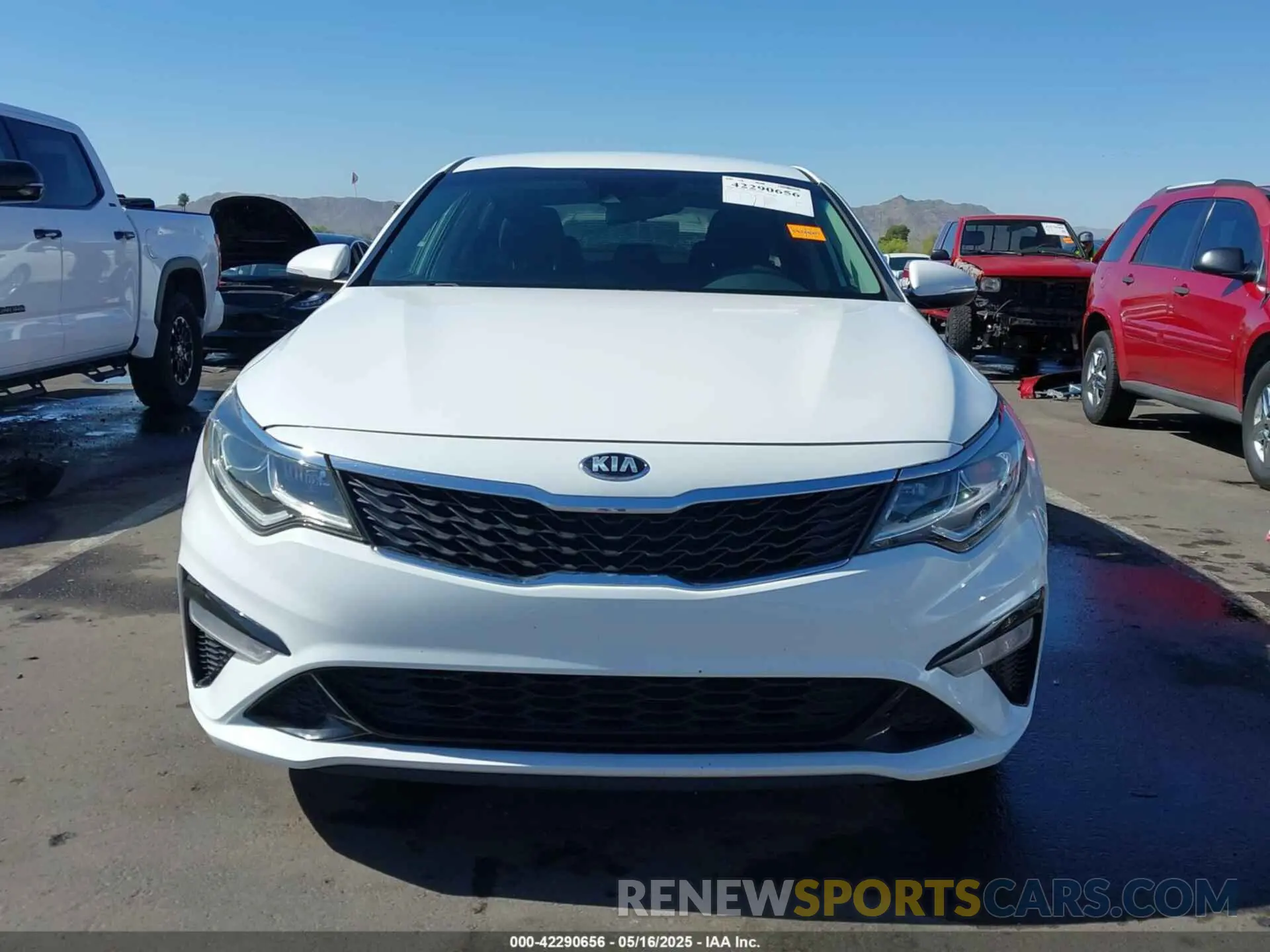 12 fotografías del automóvil dañado 5XXGT4L34KG364135 KIA OPTIMA 2019