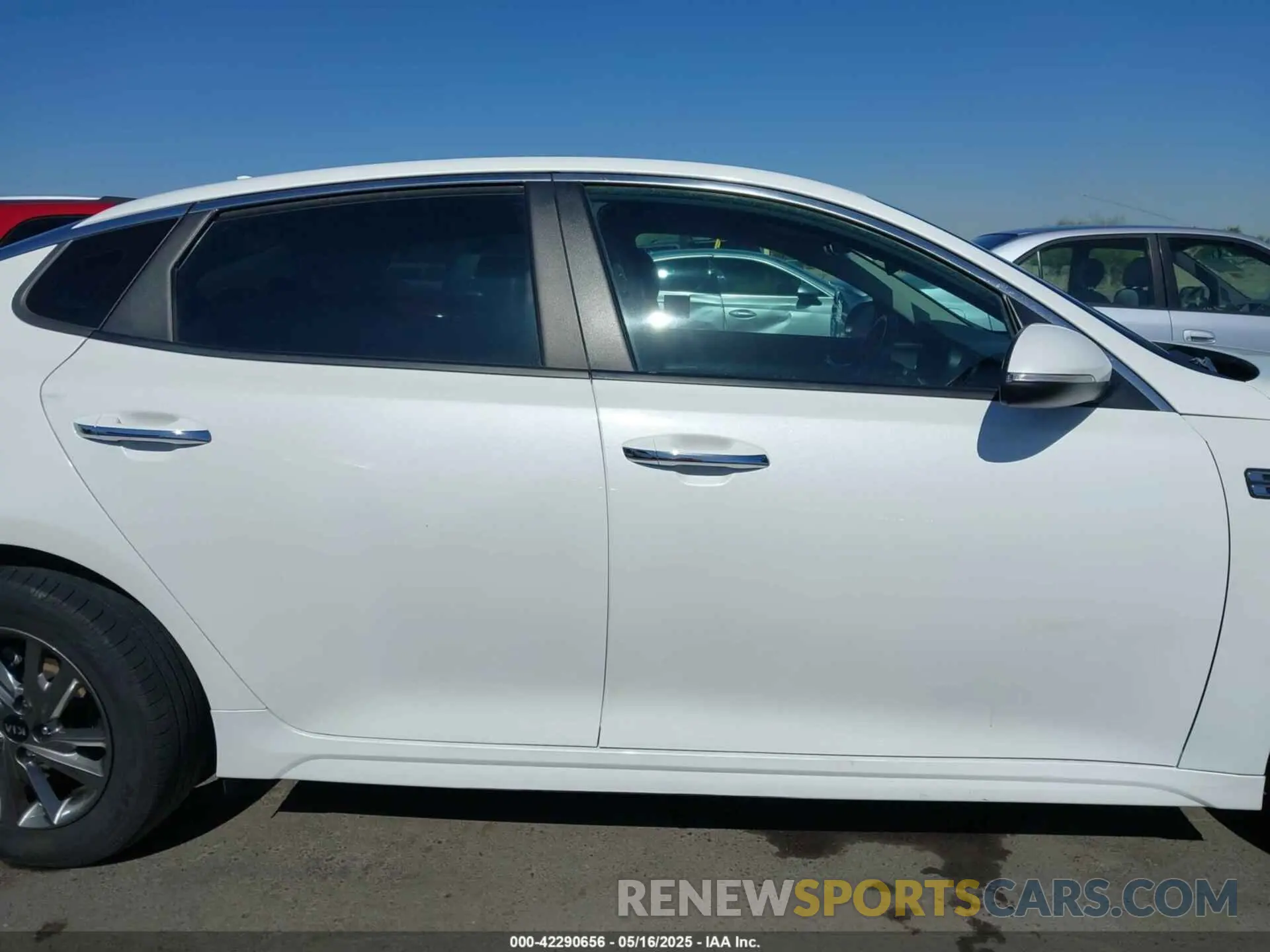 13 fotografías del automóvil dañado 5XXGT4L34KG364135 KIA OPTIMA 2019