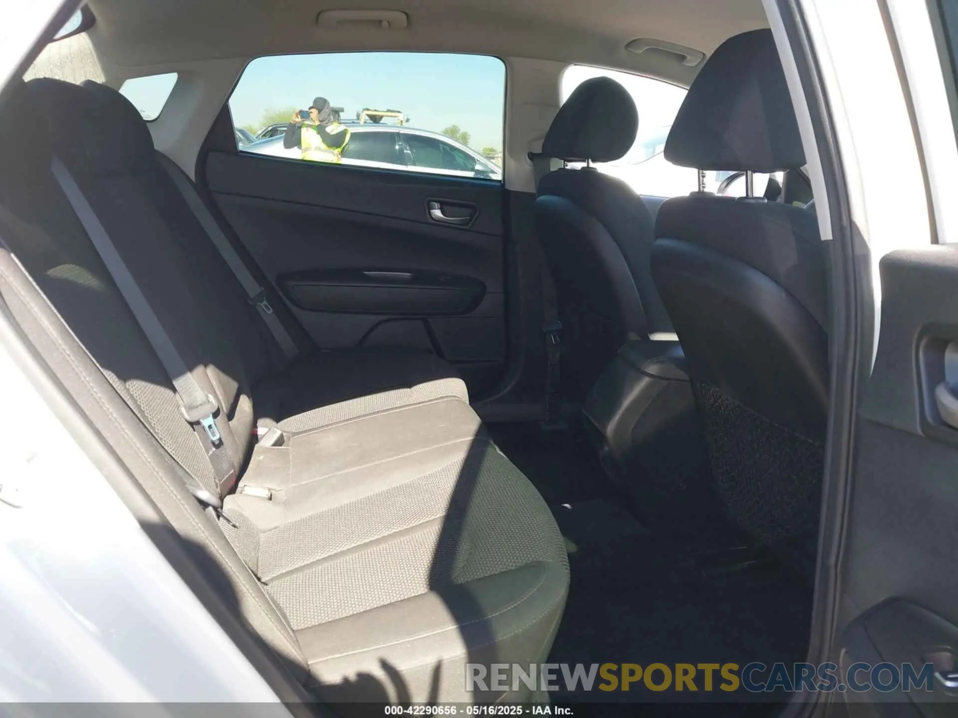8 fotografías del automóvil dañado 5XXGT4L34KG364135 KIA OPTIMA 2019