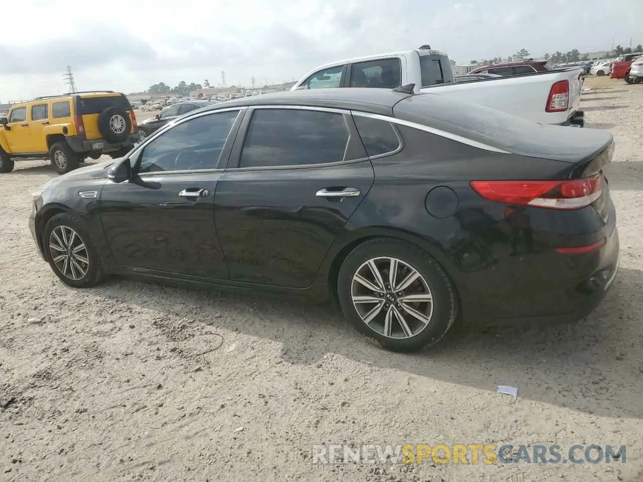 2 fotografías del automóvil dañado 5XXGT4L34KG367746 KIA OPTIMA 2019