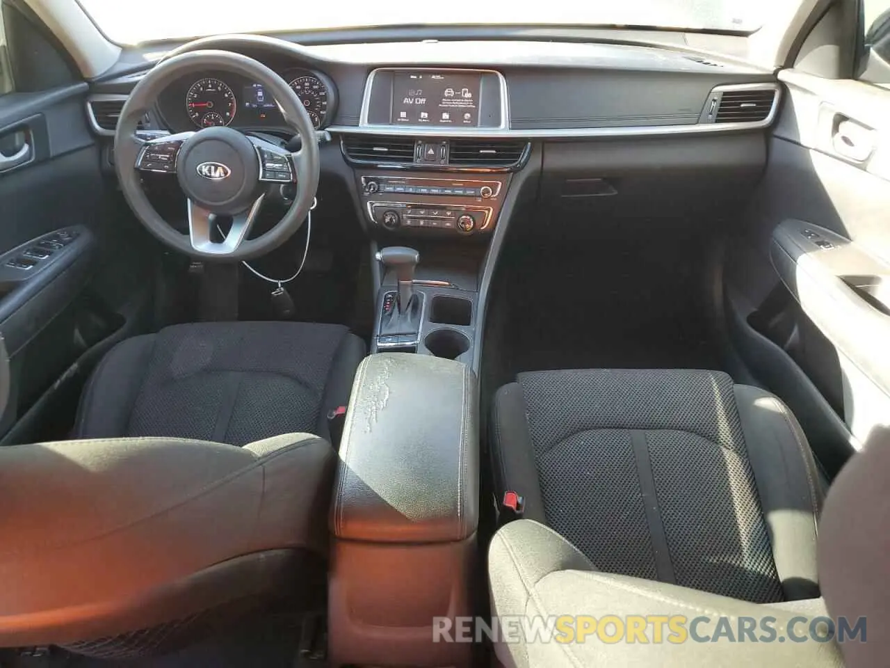 8 fotografías del automóvil dañado 5XXGT4L35KG280857 KIA OPTIMA 2019