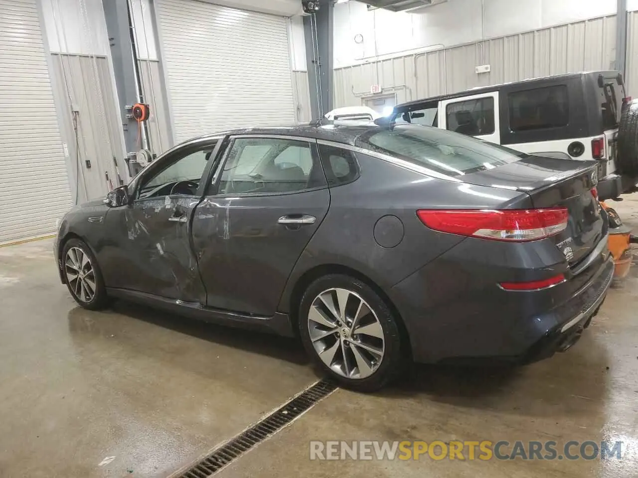 2 fotografías del automóvil dañado 5XXGT4L35KG291082 KIA OPTIMA 2019