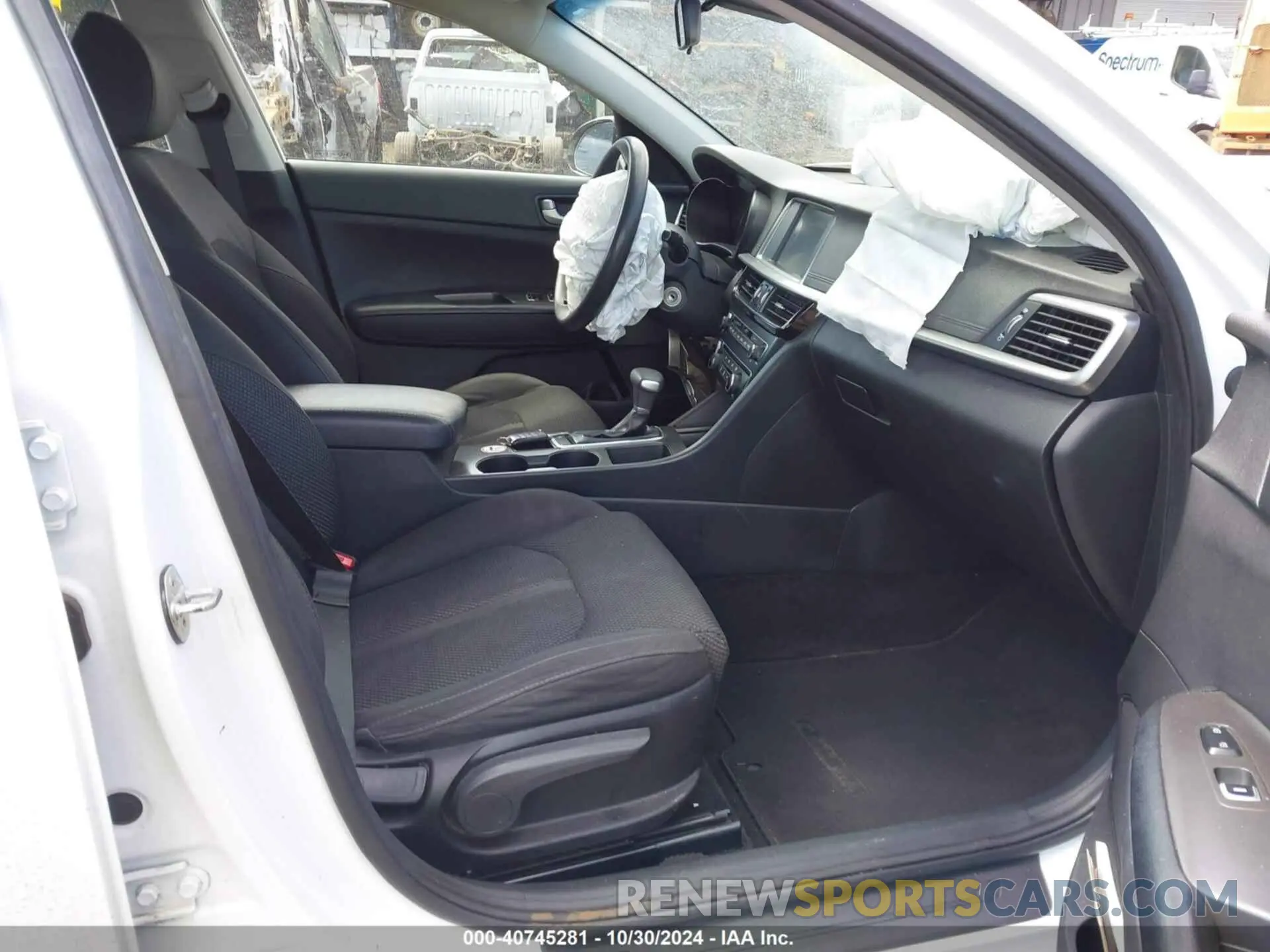 5 fotografías del automóvil dañado 5XXGT4L35KG293379 KIA OPTIMA 2019