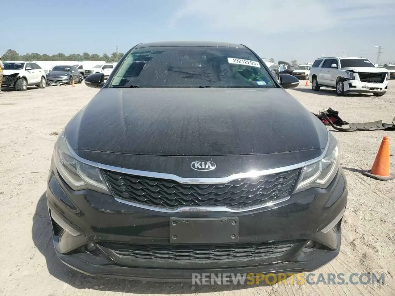 5 fotografías del automóvil dañado 5XXGT4L35KG295696 KIA OPTIMA 2019