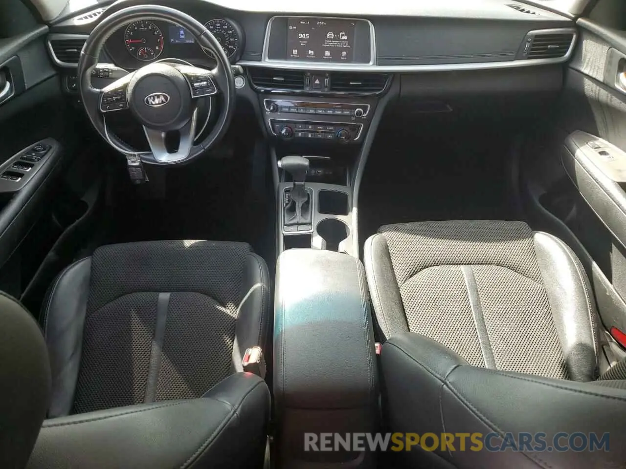 8 fotografías del automóvil dañado 5XXGT4L35KG295696 KIA OPTIMA 2019