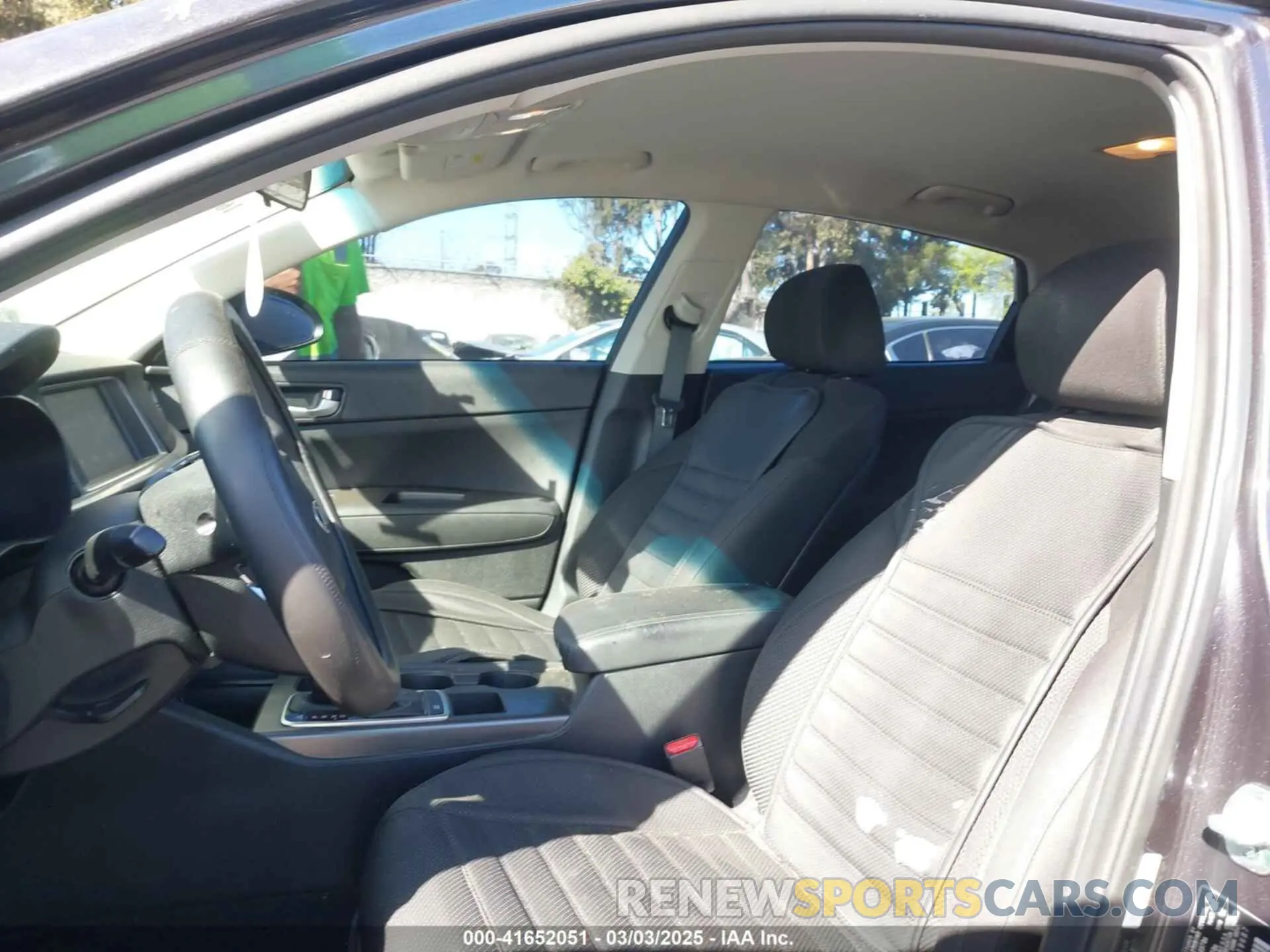 20 fotografías del automóvil dañado 5XXGT4L35KG319687 KIA OPTIMA 2019