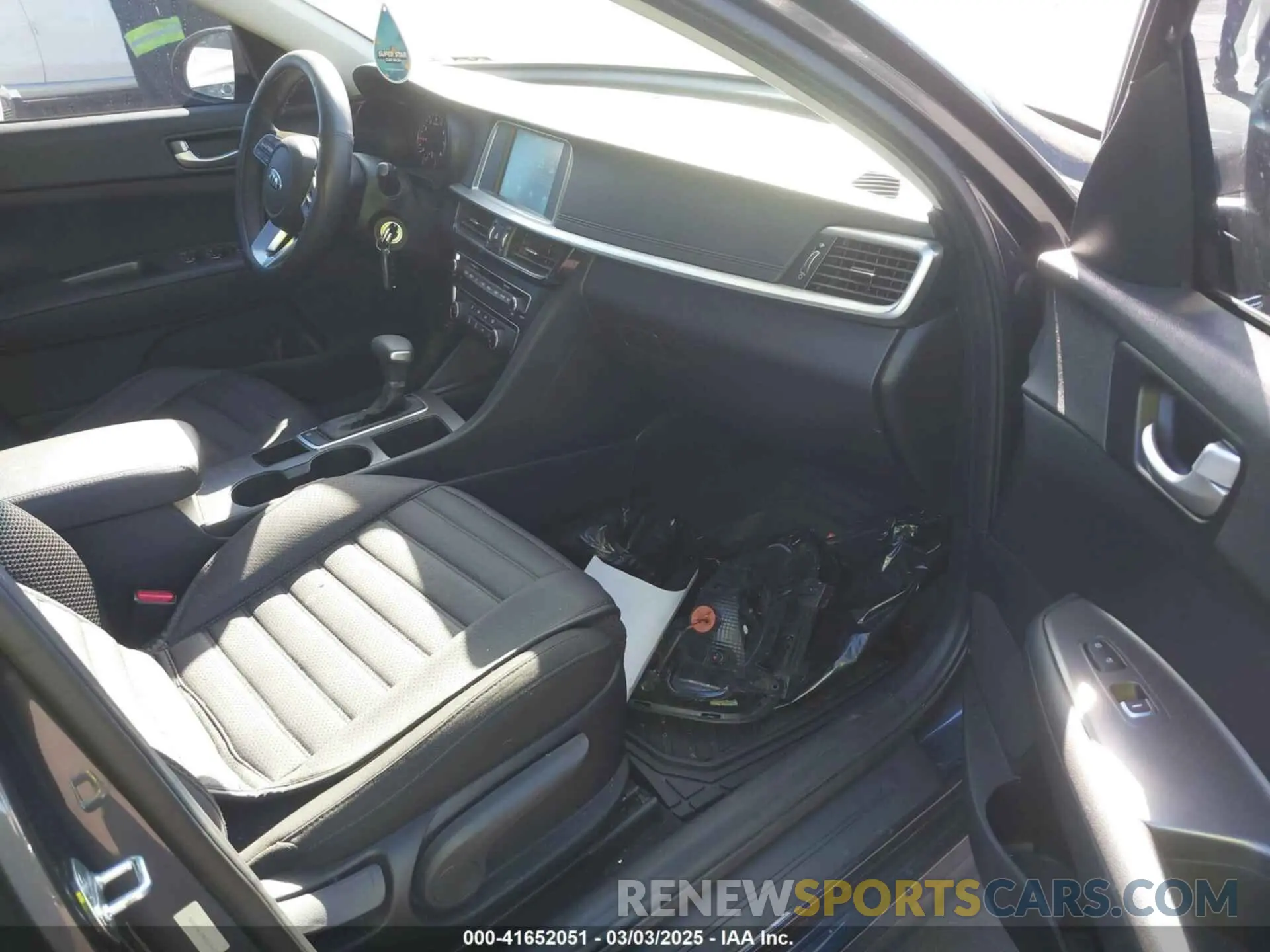 5 fotografías del automóvil dañado 5XXGT4L35KG319687 KIA OPTIMA 2019