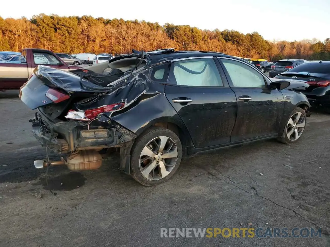 3 fotografías del automóvil dañado 5XXGT4L35KG322931 KIA OPTIMA 2019