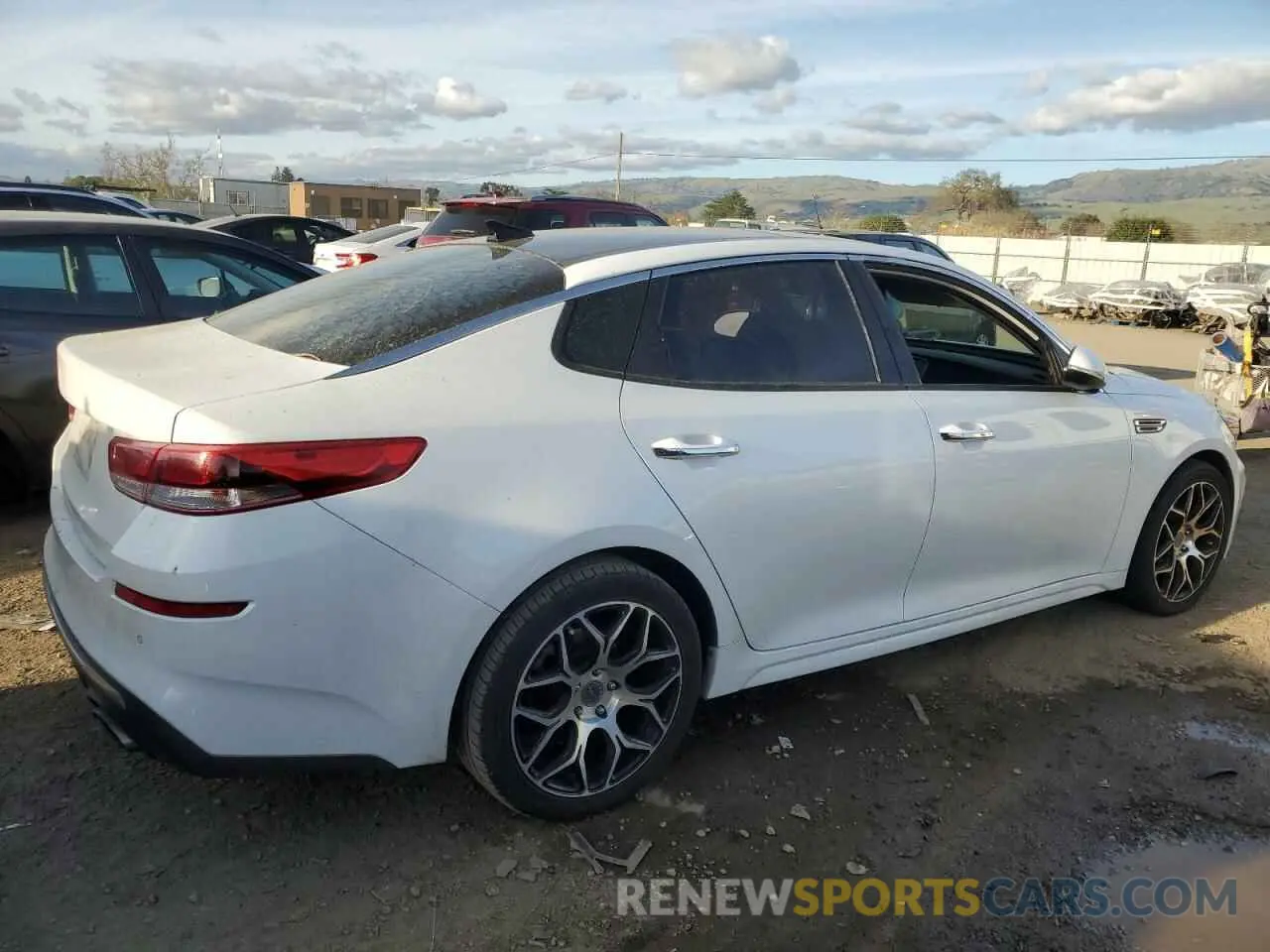 3 fotografías del automóvil dañado 5XXGT4L35KG335470 KIA OPTIMA 2019