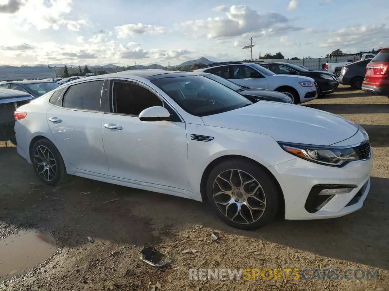 4 fotografías del automóvil dañado 5XXGT4L35KG335470 KIA OPTIMA 2019