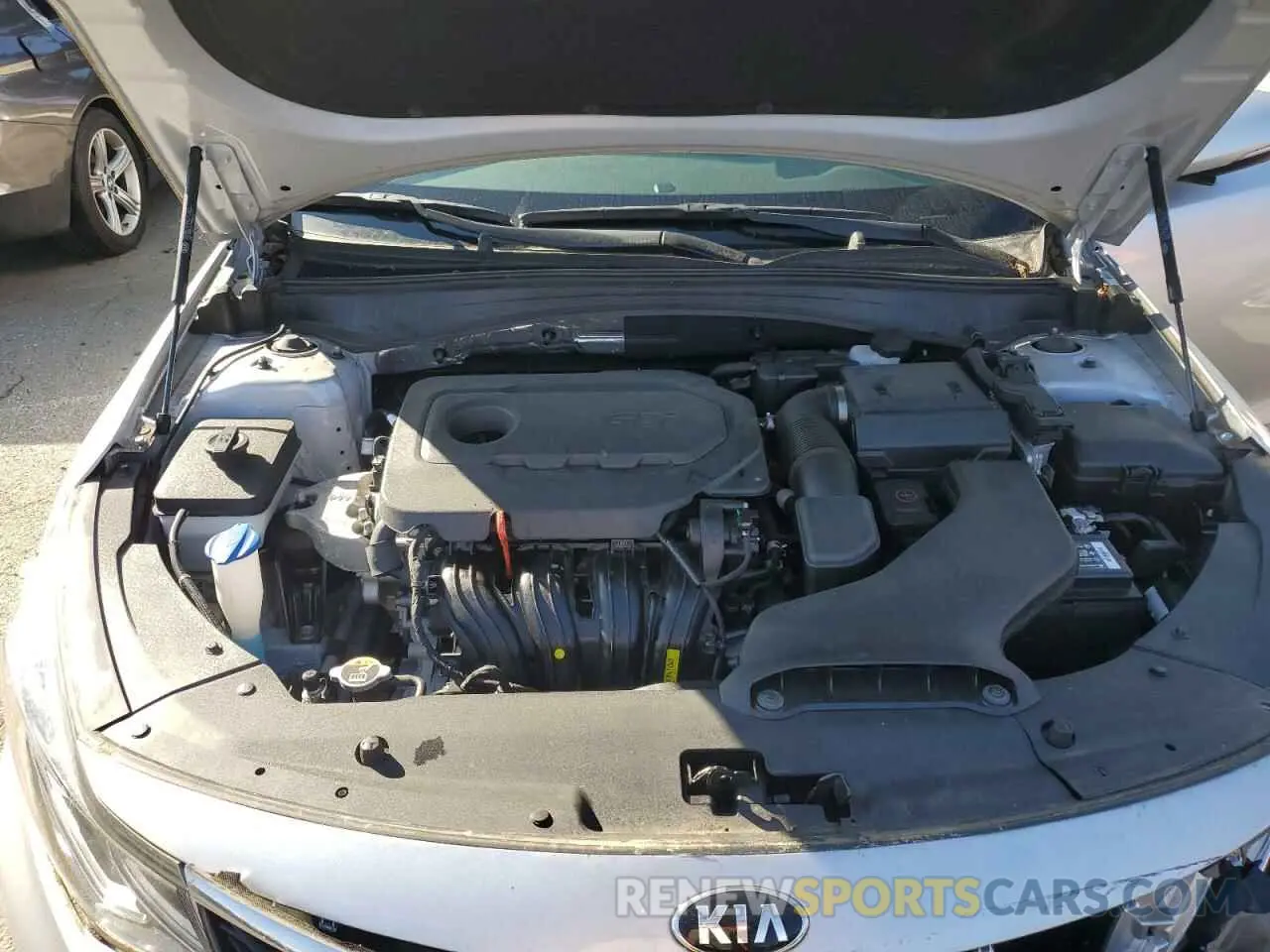 11 fotografías del automóvil dañado 5XXGT4L35KG335582 KIA OPTIMA 2019