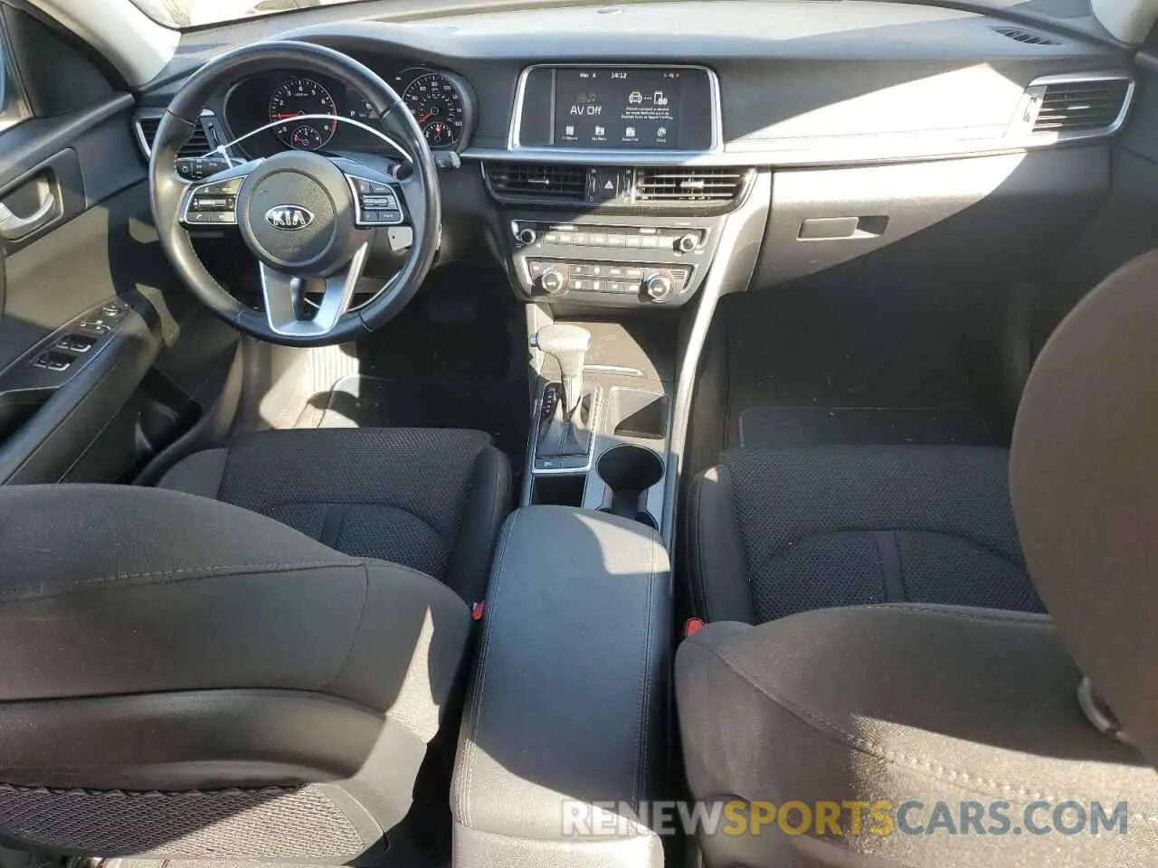 8 fotografías del automóvil dañado 5XXGT4L35KG335582 KIA OPTIMA 2019