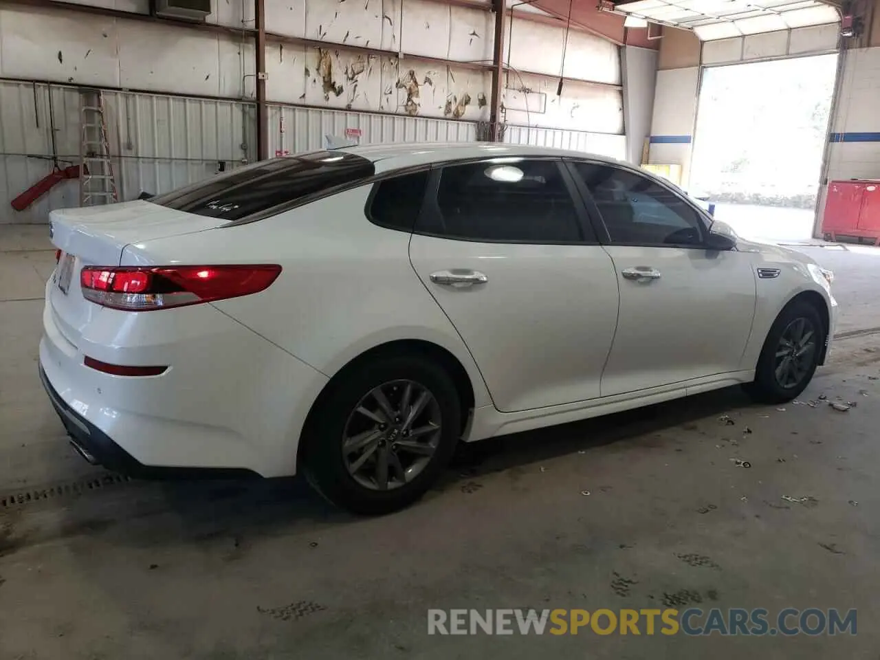 3 fotografías del automóvil dañado 5XXGT4L35KG341642 KIA OPTIMA 2019