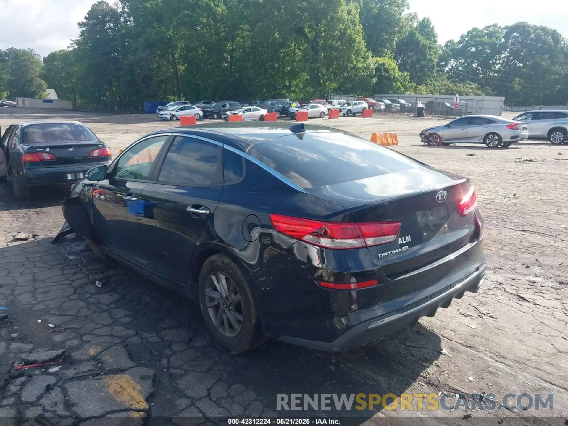 3 fotografías del automóvil dañado 5XXGT4L35KG344993 KIA OPTIMA 2019
