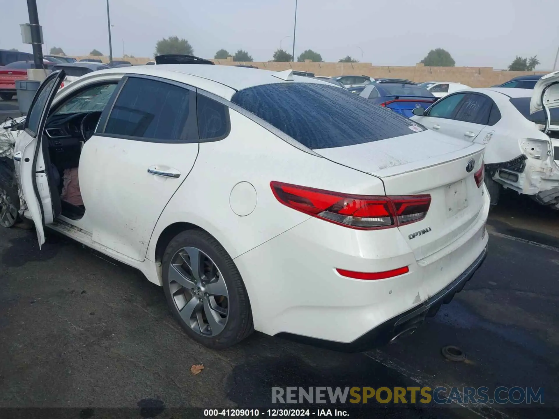 3 fotografías del automóvil dañado 5XXGT4L35KG353970 KIA OPTIMA 2019