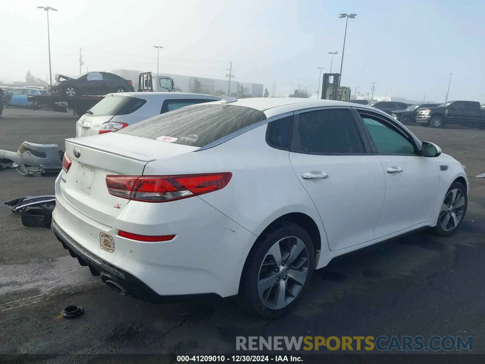 4 fotografías del automóvil dañado 5XXGT4L35KG353970 KIA OPTIMA 2019