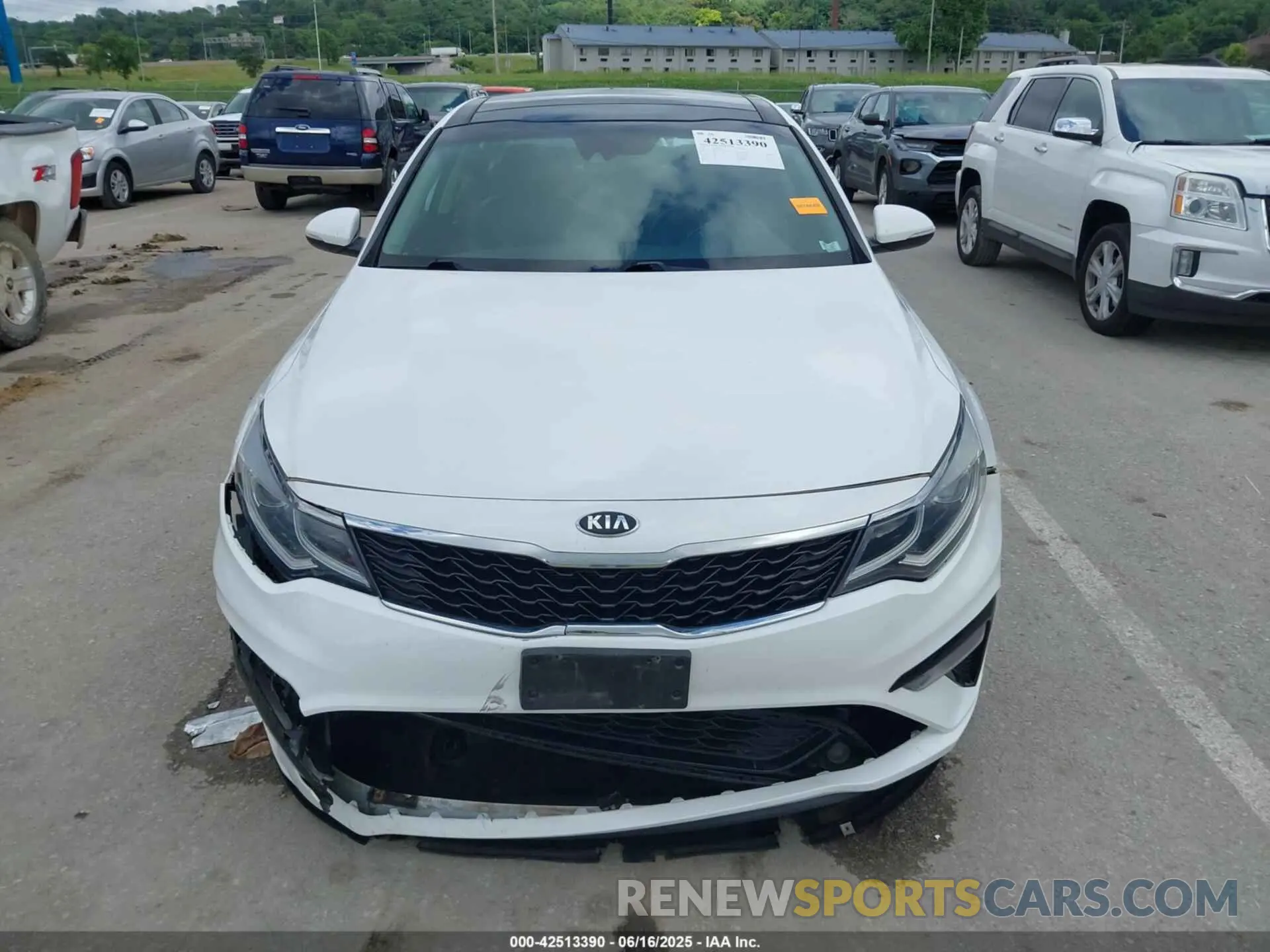 12 fotografías del automóvil dañado 5XXGT4L35KG355427 KIA OPTIMA 2019