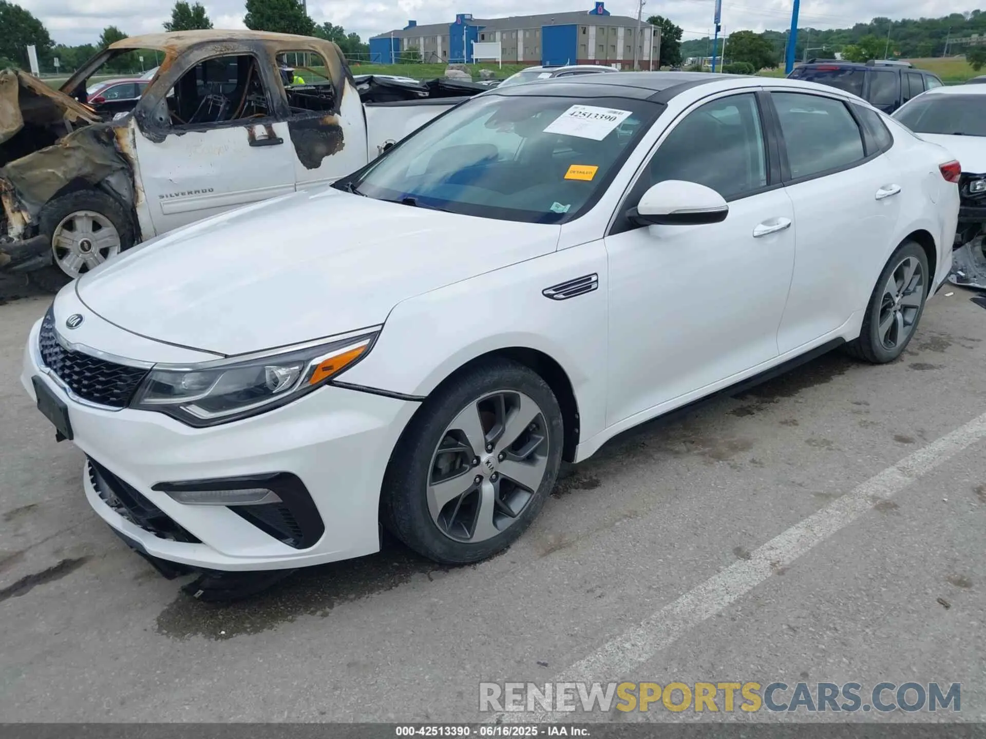 2 fotografías del automóvil dañado 5XXGT4L35KG355427 KIA OPTIMA 2019