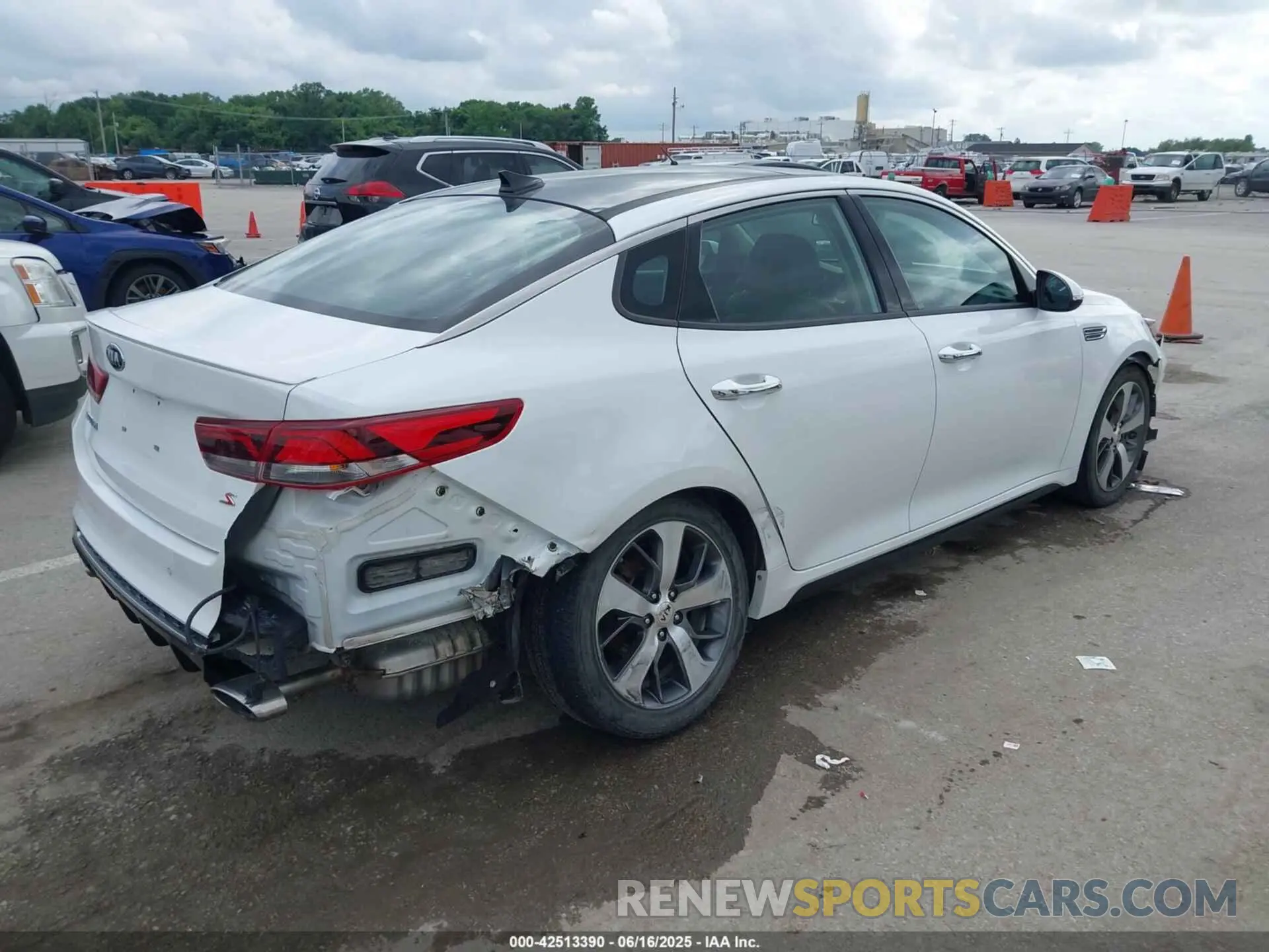 4 fotografías del automóvil dañado 5XXGT4L35KG355427 KIA OPTIMA 2019