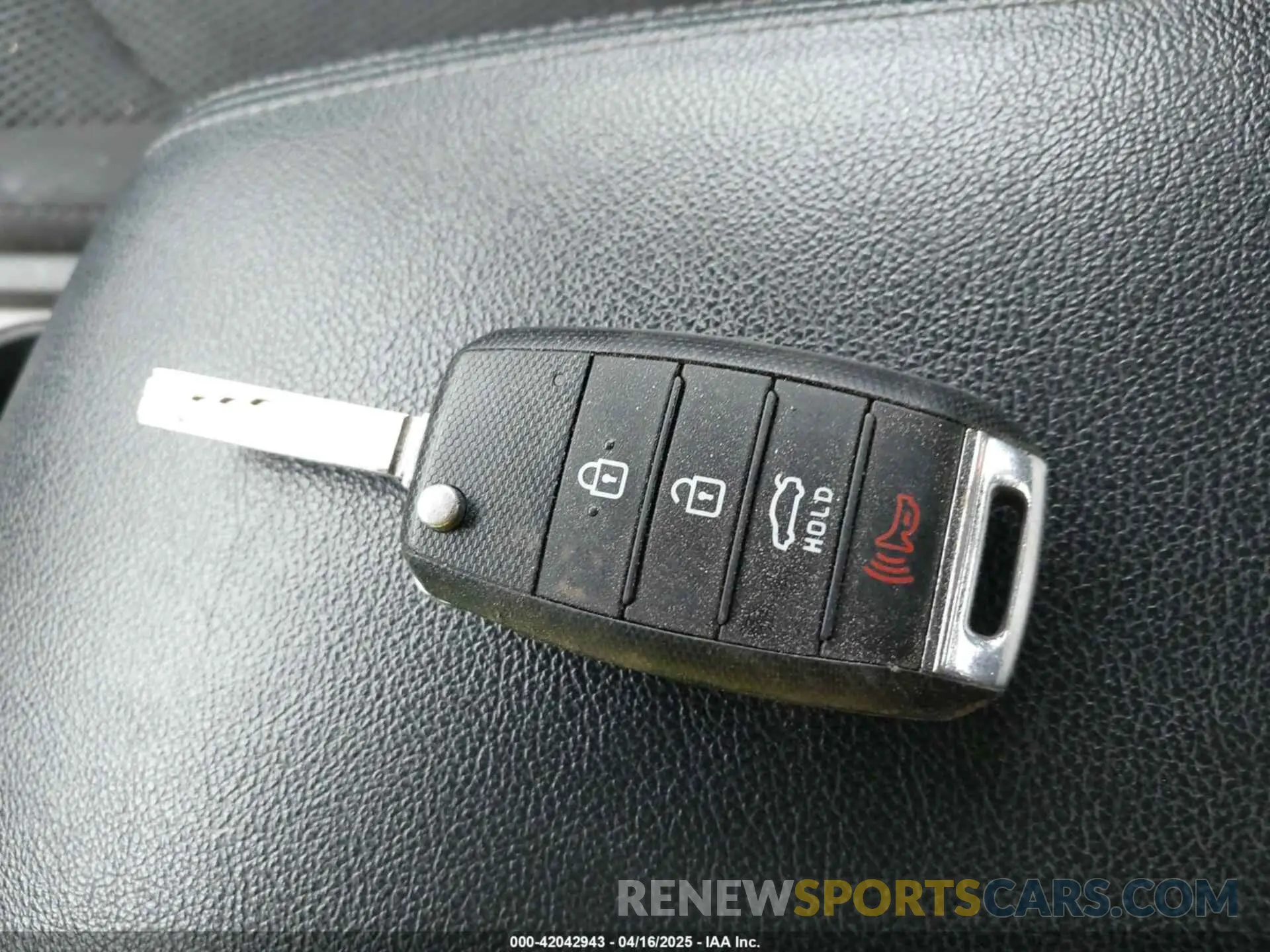 11 fotografías del automóvil dañado 5XXGT4L35KG359834 KIA OPTIMA 2019