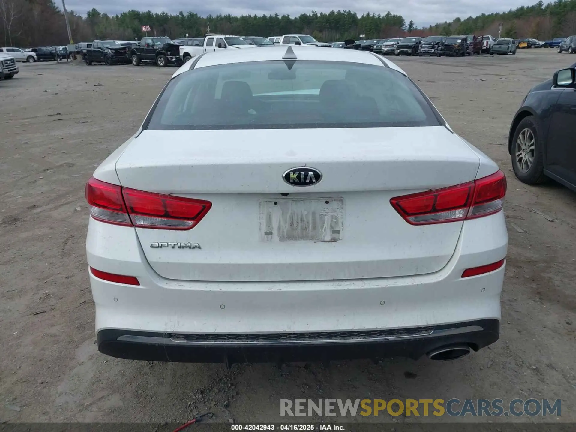 17 fotografías del automóvil dañado 5XXGT4L35KG359834 KIA OPTIMA 2019