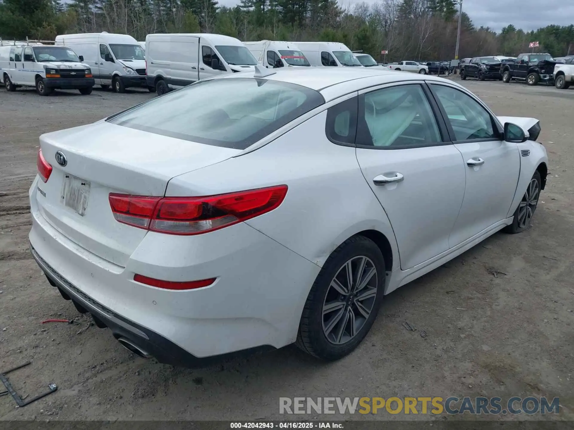 4 fotografías del automóvil dañado 5XXGT4L35KG359834 KIA OPTIMA 2019