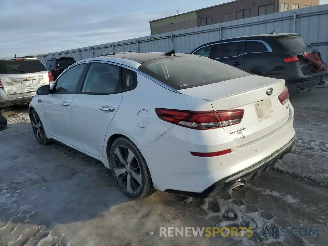 2 fotografías del automóvil dañado 5XXGT4L35KG371174 KIA OPTIMA 2019