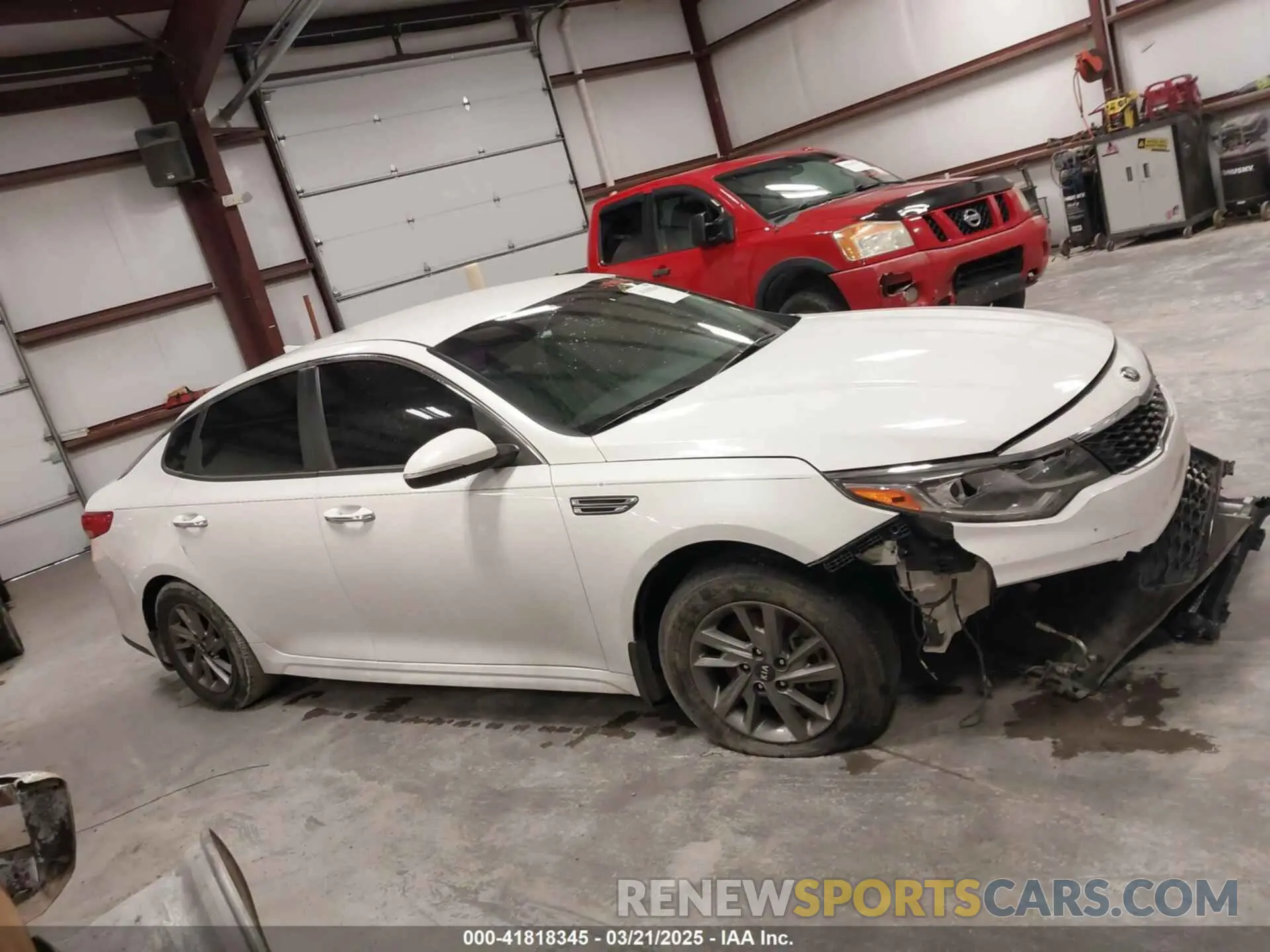 12 fotografías del automóvil dañado 5XXGT4L35KG375936 KIA OPTIMA 2019