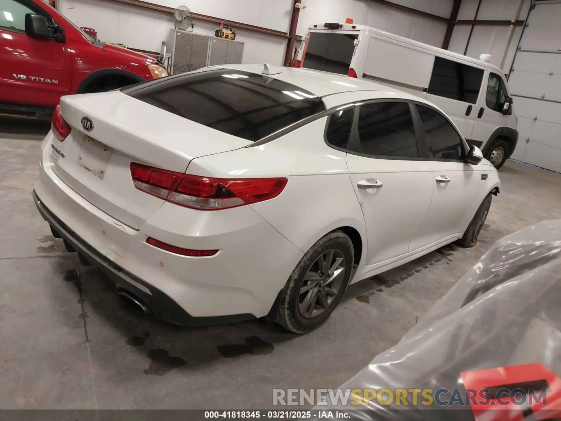 4 fotografías del automóvil dañado 5XXGT4L35KG375936 KIA OPTIMA 2019