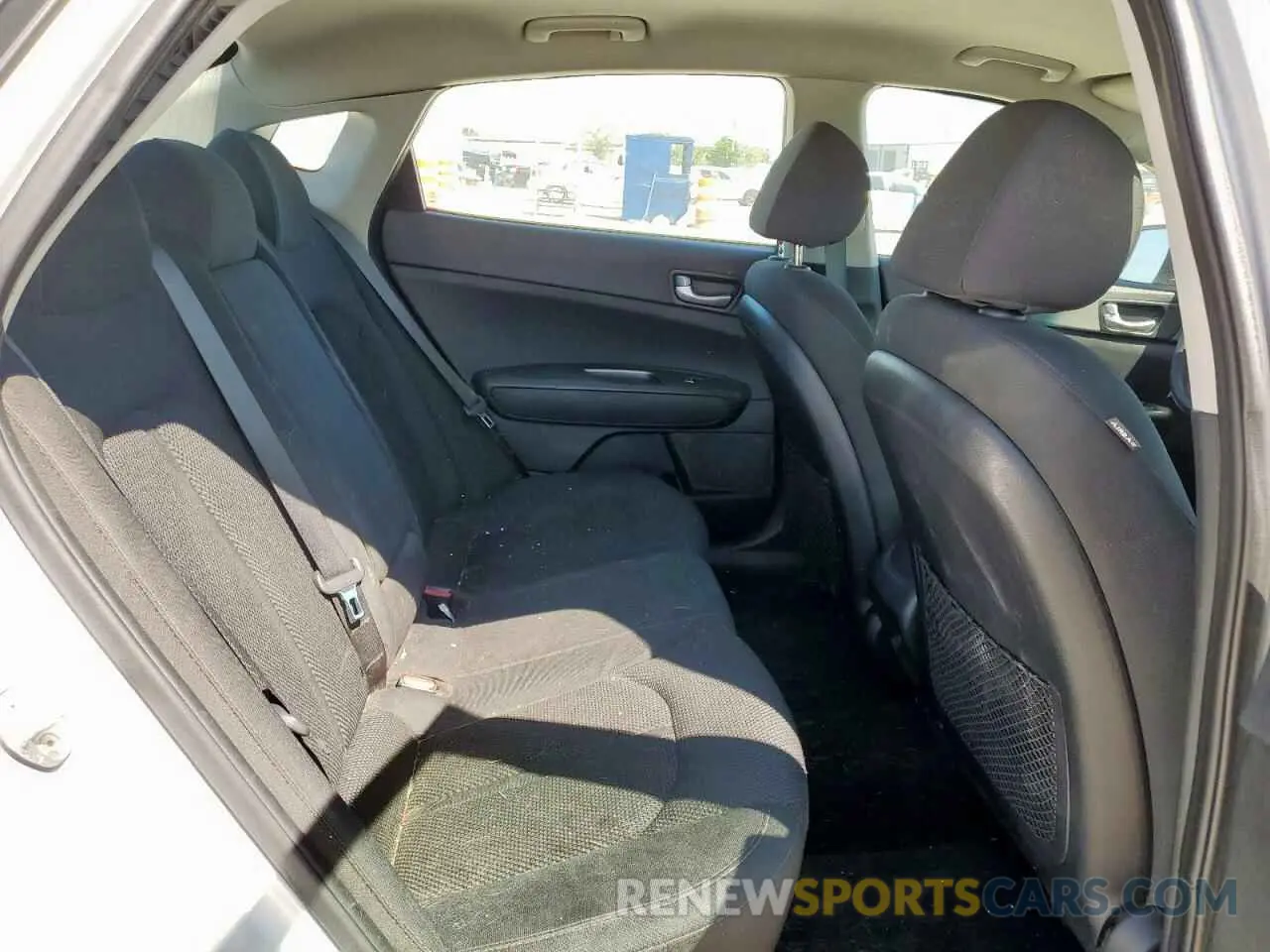 10 fotografías del automóvil dañado 5XXGT4L36KG288062 KIA OPTIMA 2019