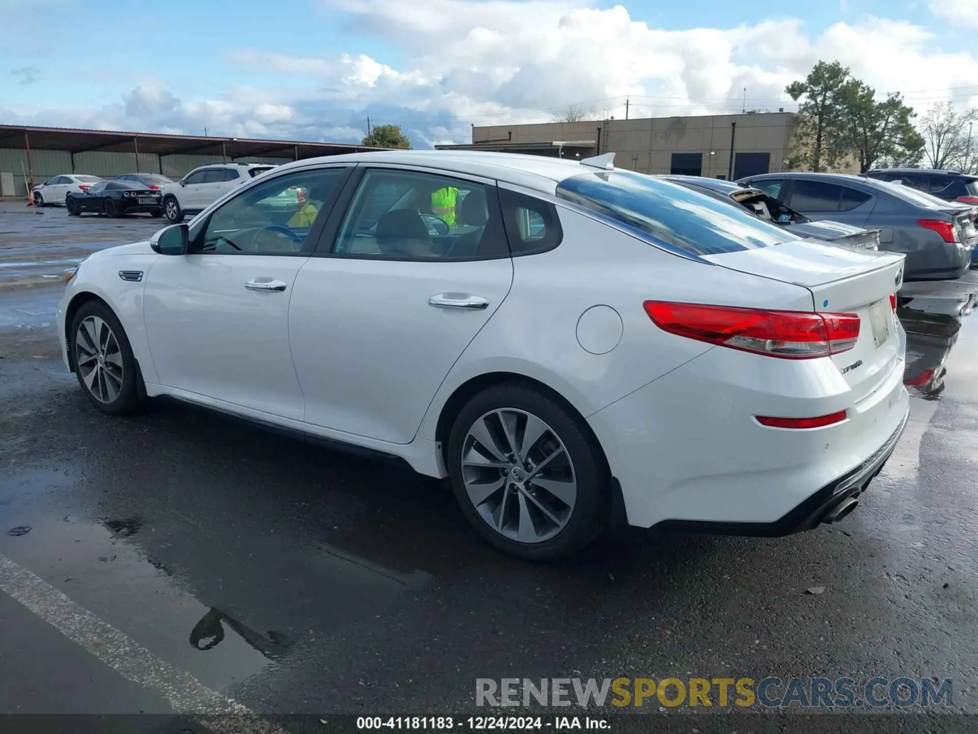 14 fotografías del automóvil dañado 5XXGT4L36KG305541 KIA OPTIMA 2019