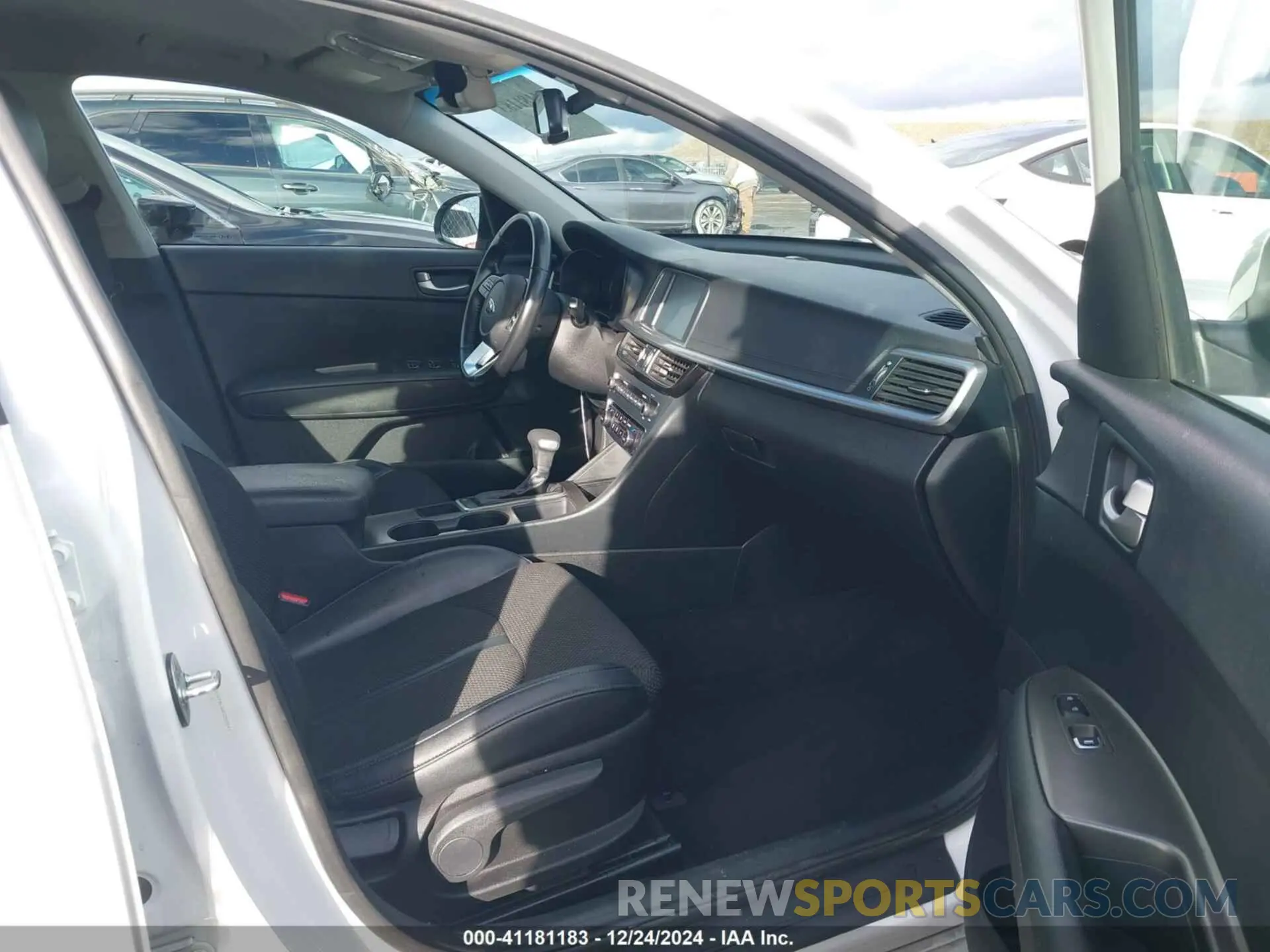 5 fotografías del automóvil dañado 5XXGT4L36KG305541 KIA OPTIMA 2019