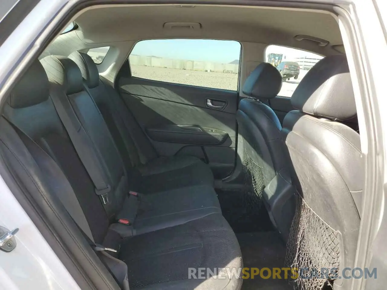 10 fotografías del automóvil dañado 5XXGT4L36KG323246 KIA OPTIMA 2019
