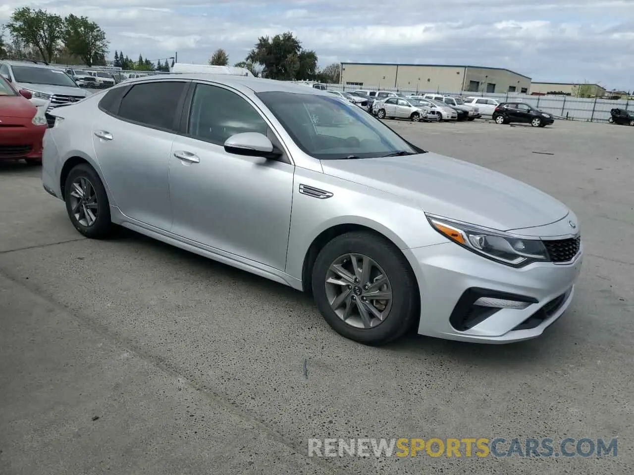 4 fotografías del automóvil dañado 5XXGT4L36KG343092 KIA OPTIMA 2019