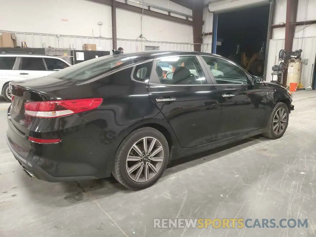 3 fotografías del automóvil dañado 5XXGT4L36KG348129 KIA OPTIMA 2019