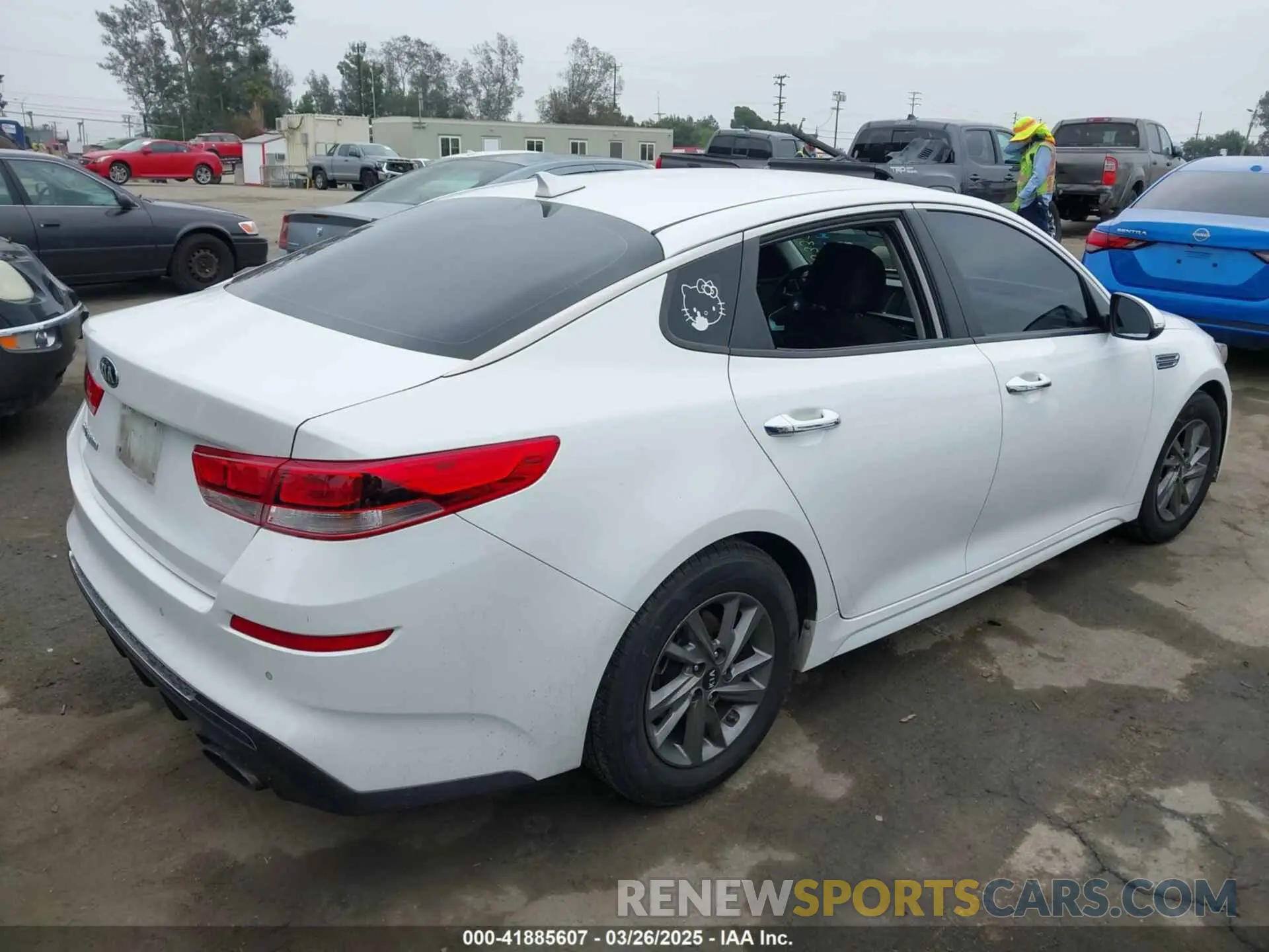 4 fotografías del automóvil dañado 5XXGT4L36KG371801 KIA OPTIMA 2019
