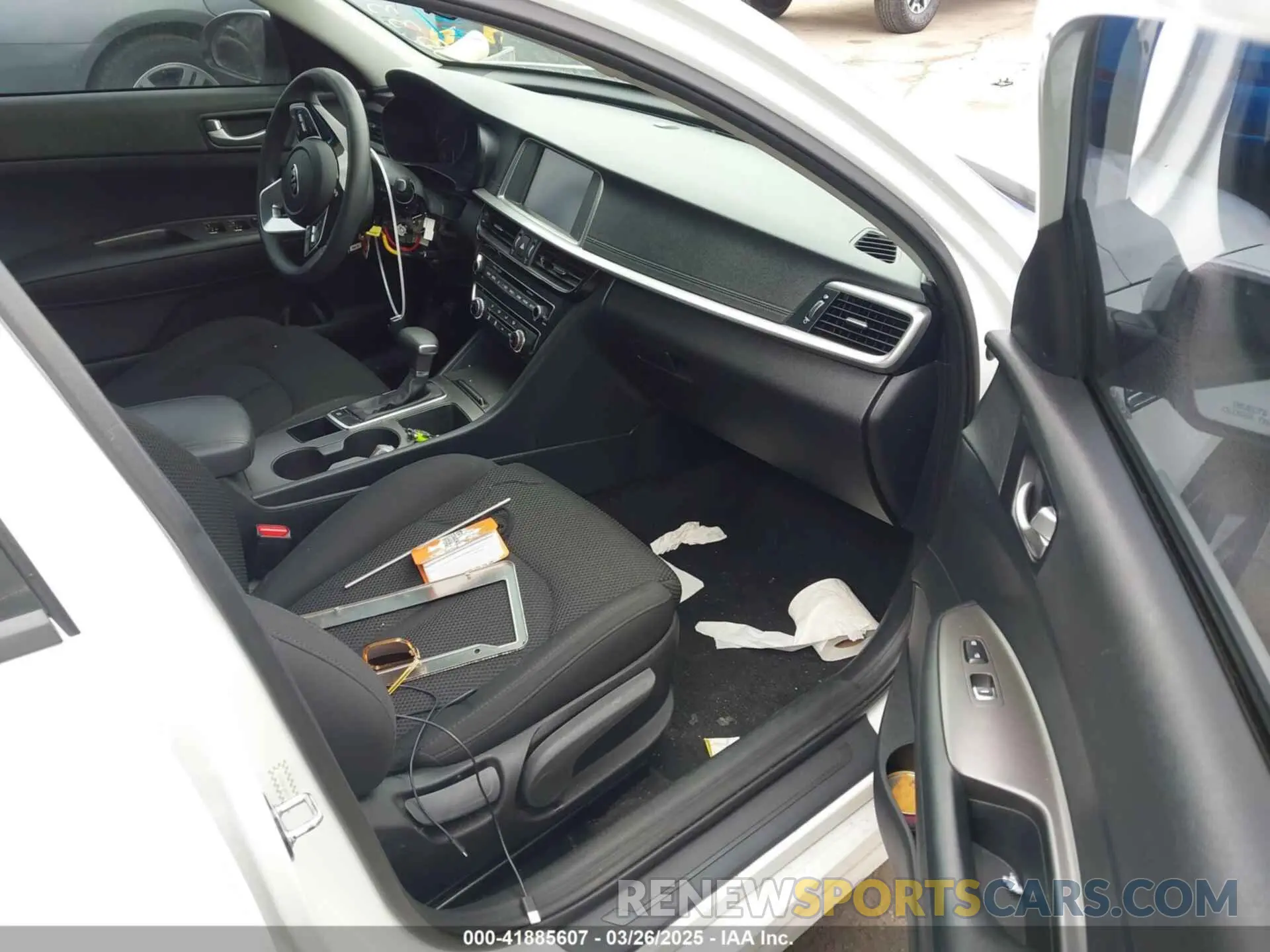 5 fotografías del automóvil dañado 5XXGT4L36KG371801 KIA OPTIMA 2019