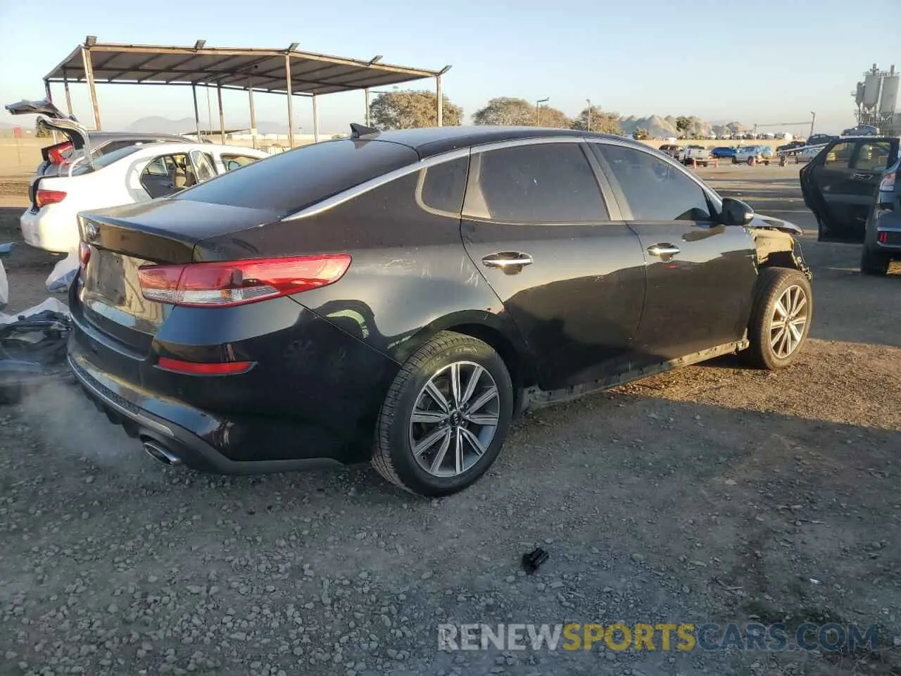 3 fotografías del automóvil dañado 5XXGT4L36KG373094 KIA OPTIMA 2019