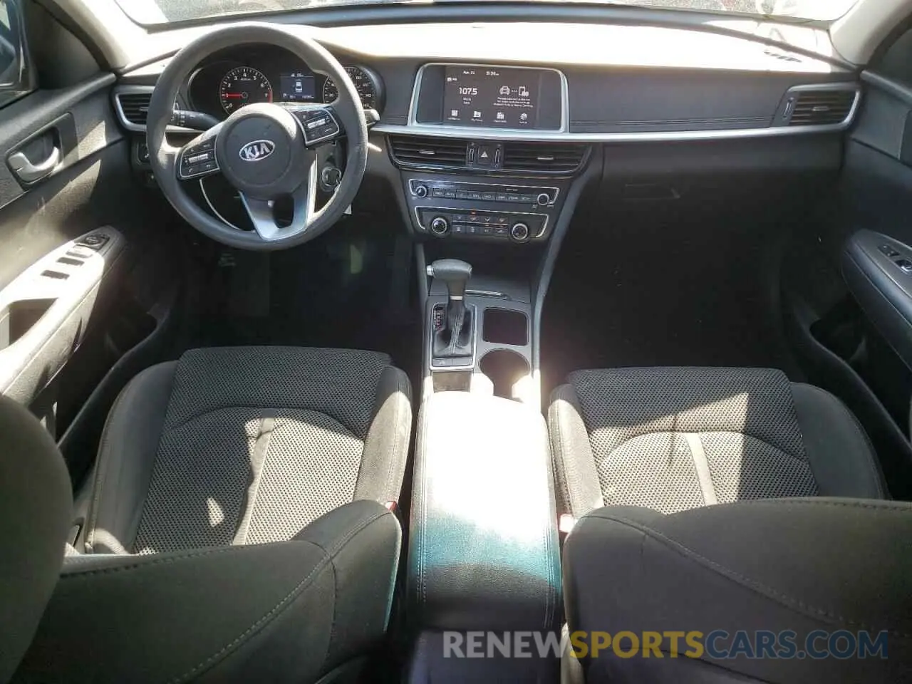8 fotografías del automóvil dañado 5XXGT4L37KG275160 KIA OPTIMA 2019