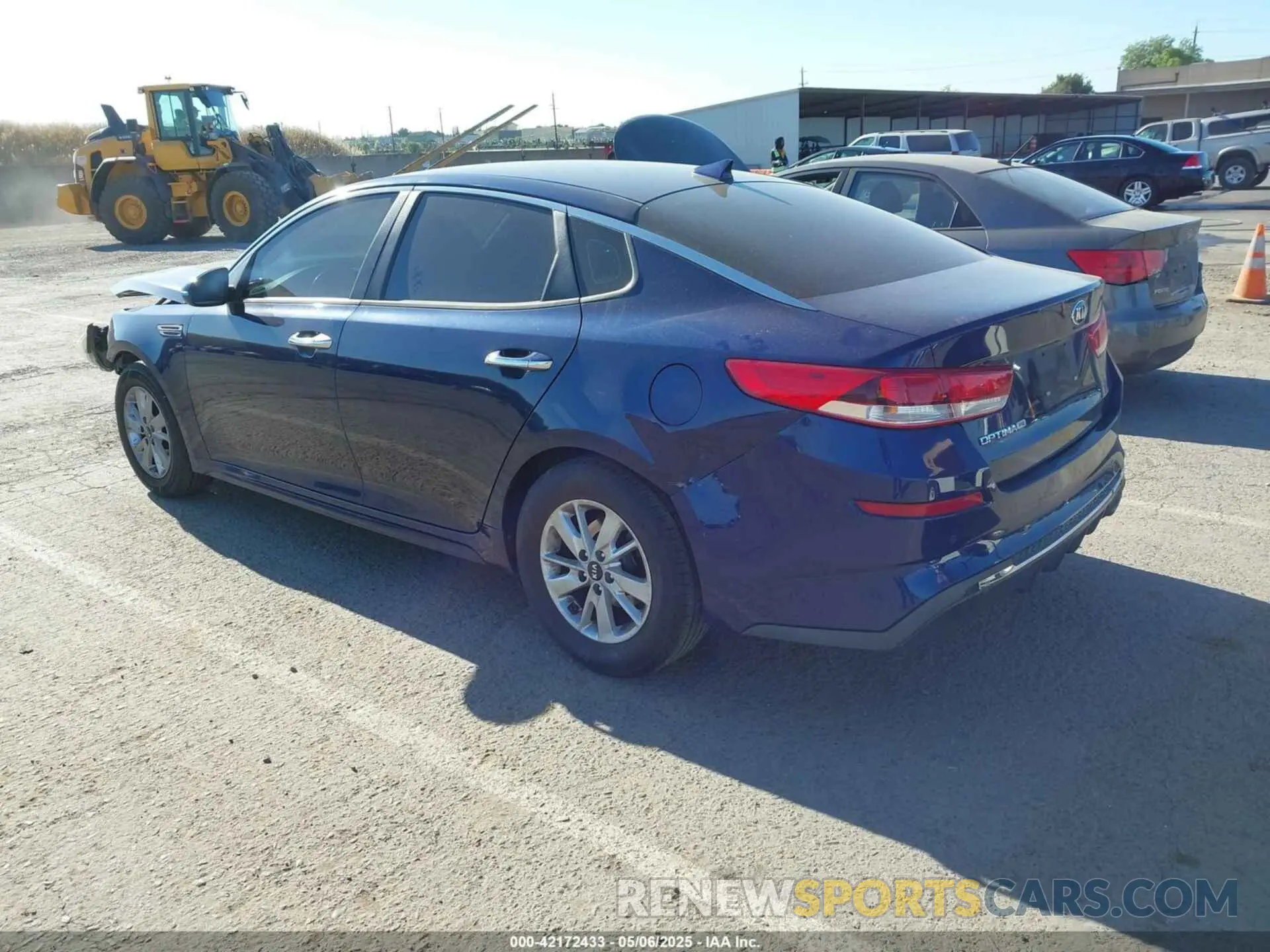 3 fotografías del automóvil dañado 5XXGT4L37KG277717 KIA OPTIMA 2019