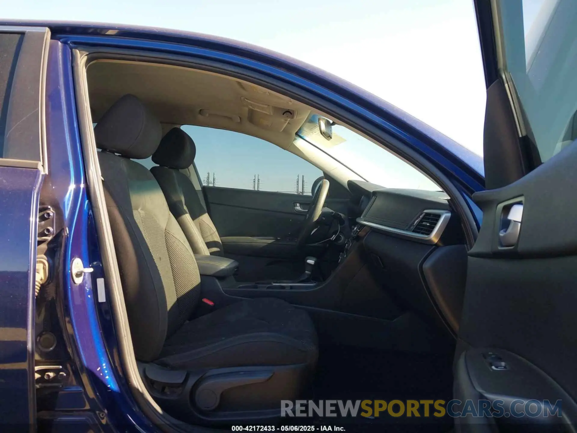 5 fotografías del automóvil dañado 5XXGT4L37KG277717 KIA OPTIMA 2019