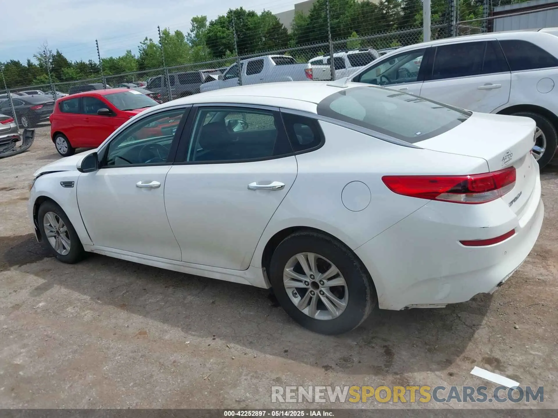 14 fotografías del automóvil dañado 5XXGT4L37KG290497 KIA OPTIMA 2019