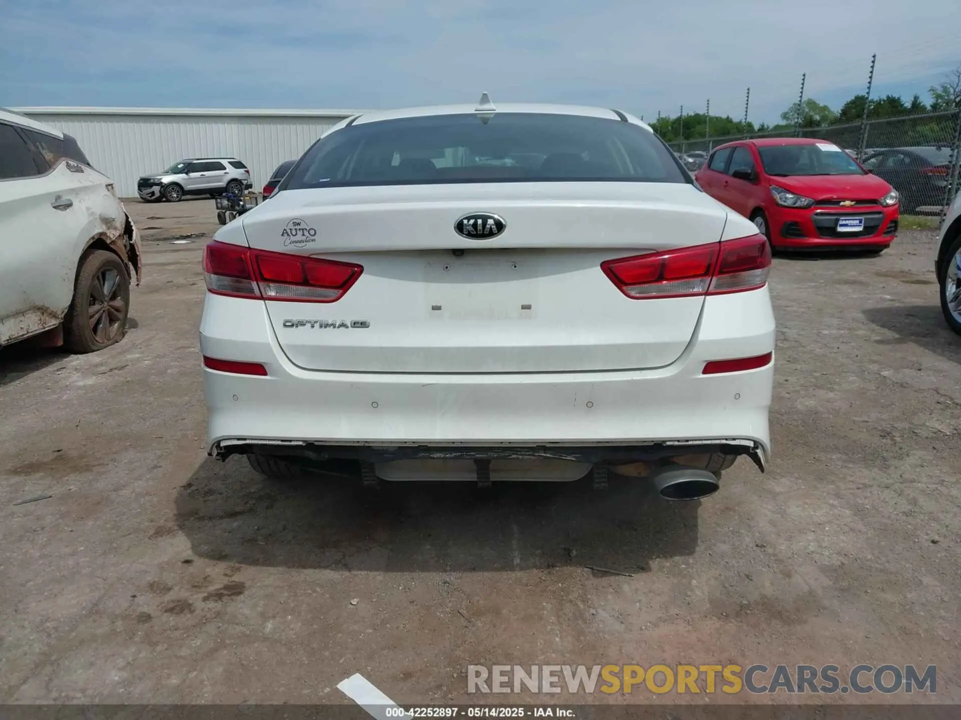 16 fotografías del automóvil dañado 5XXGT4L37KG290497 KIA OPTIMA 2019