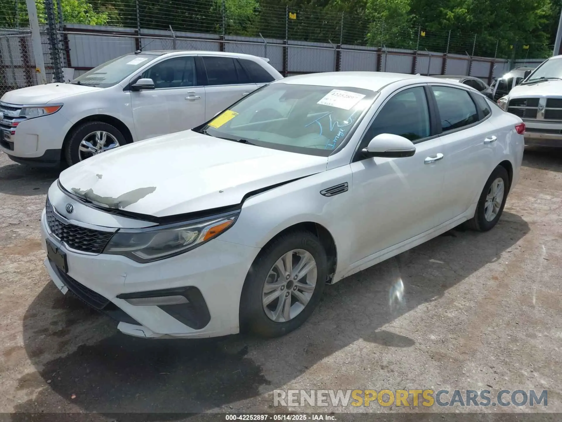 2 fotografías del automóvil dañado 5XXGT4L37KG290497 KIA OPTIMA 2019