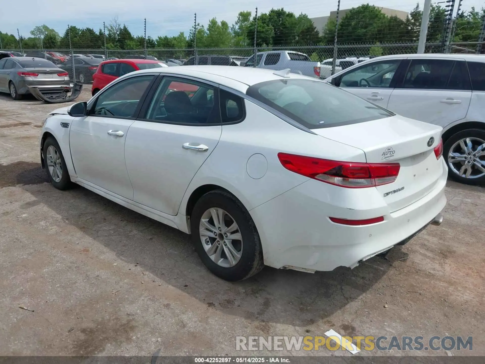 3 fotografías del automóvil dañado 5XXGT4L37KG290497 KIA OPTIMA 2019
